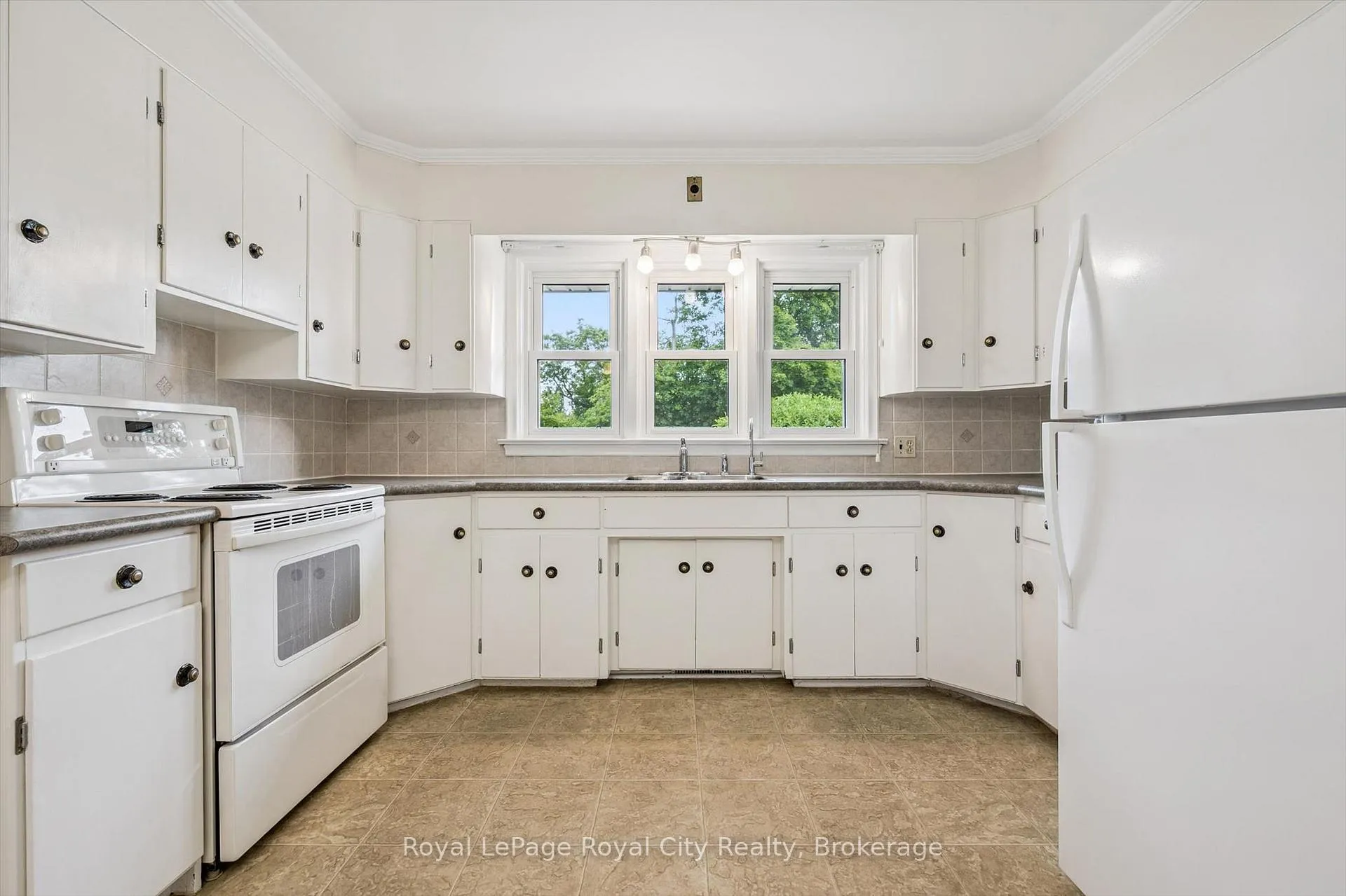 Photo 9 of 4 Campion Avenue, Guelph, Exhibition Park — HOMEH