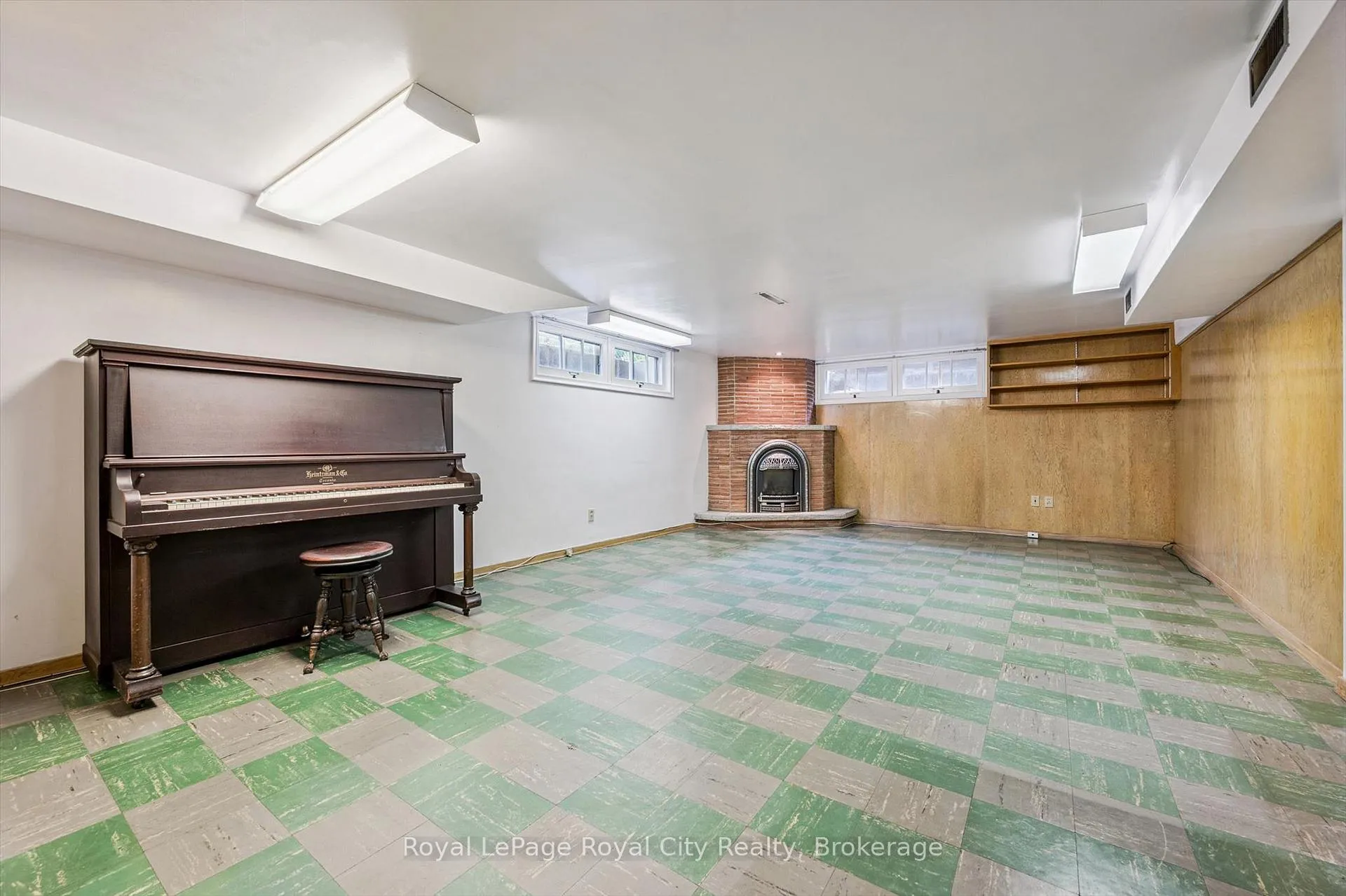 Photo 23 of 4 Campion Avenue, Guelph, Exhibition Park — HOMEH
