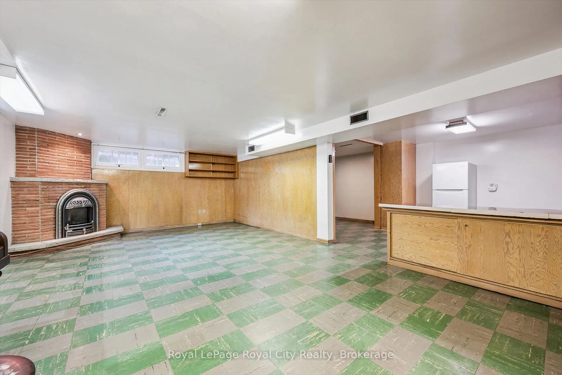 Photo 24 of 4 Campion Avenue, Guelph, Exhibition Park — HOMEH