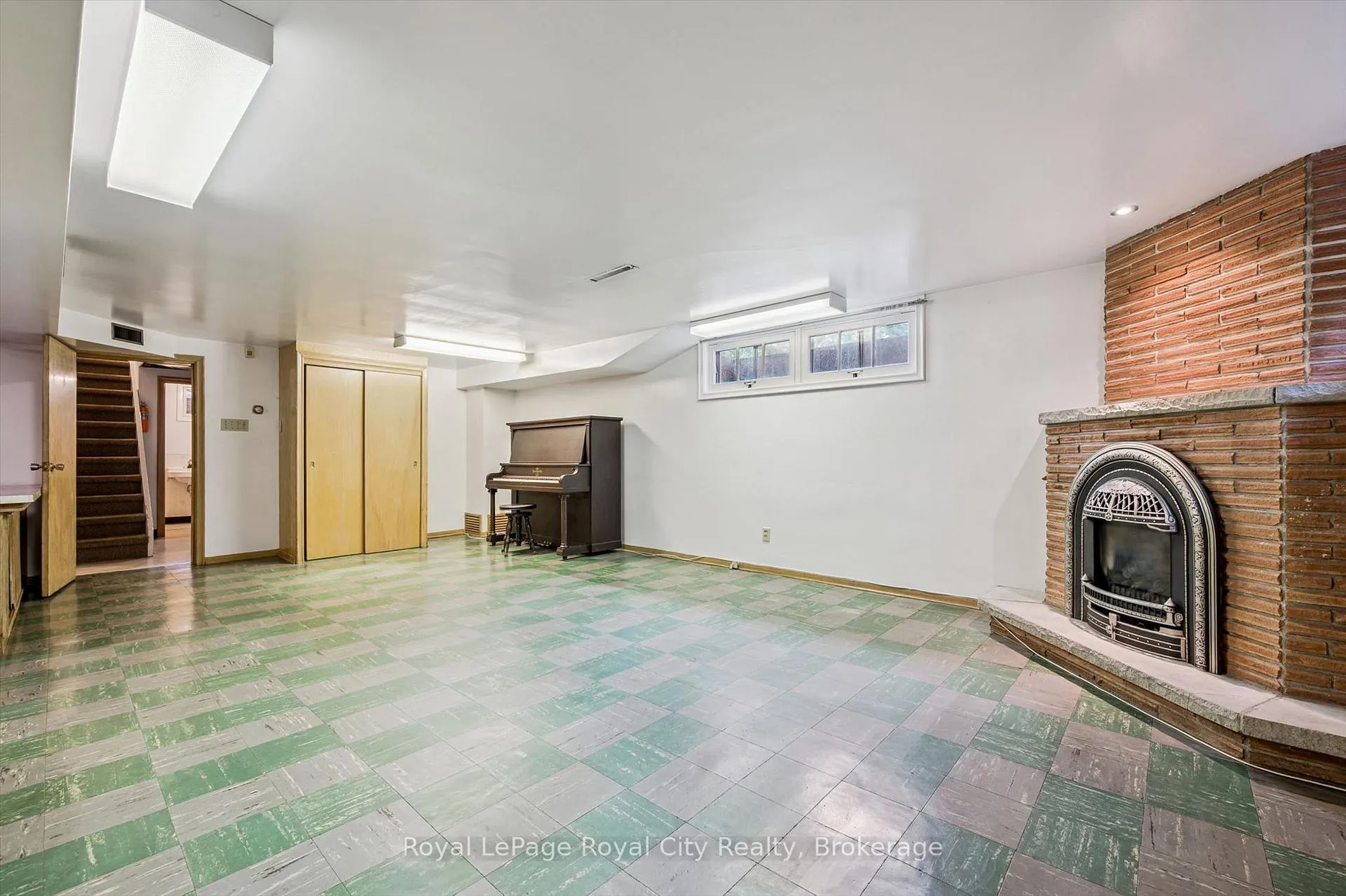 Photo 25 of 4 Campion Avenue, Guelph, Exhibition Park — HOMEH