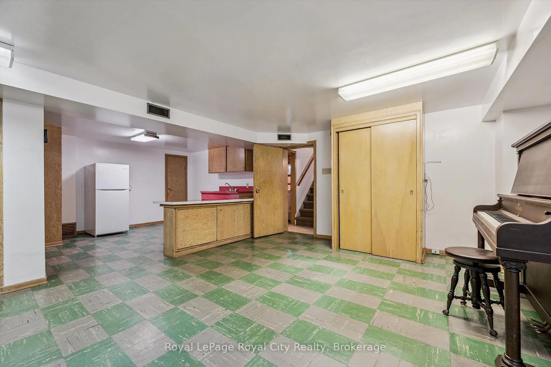 Photo 26 of 4 Campion Avenue, Guelph, Exhibition Park — HOMEH