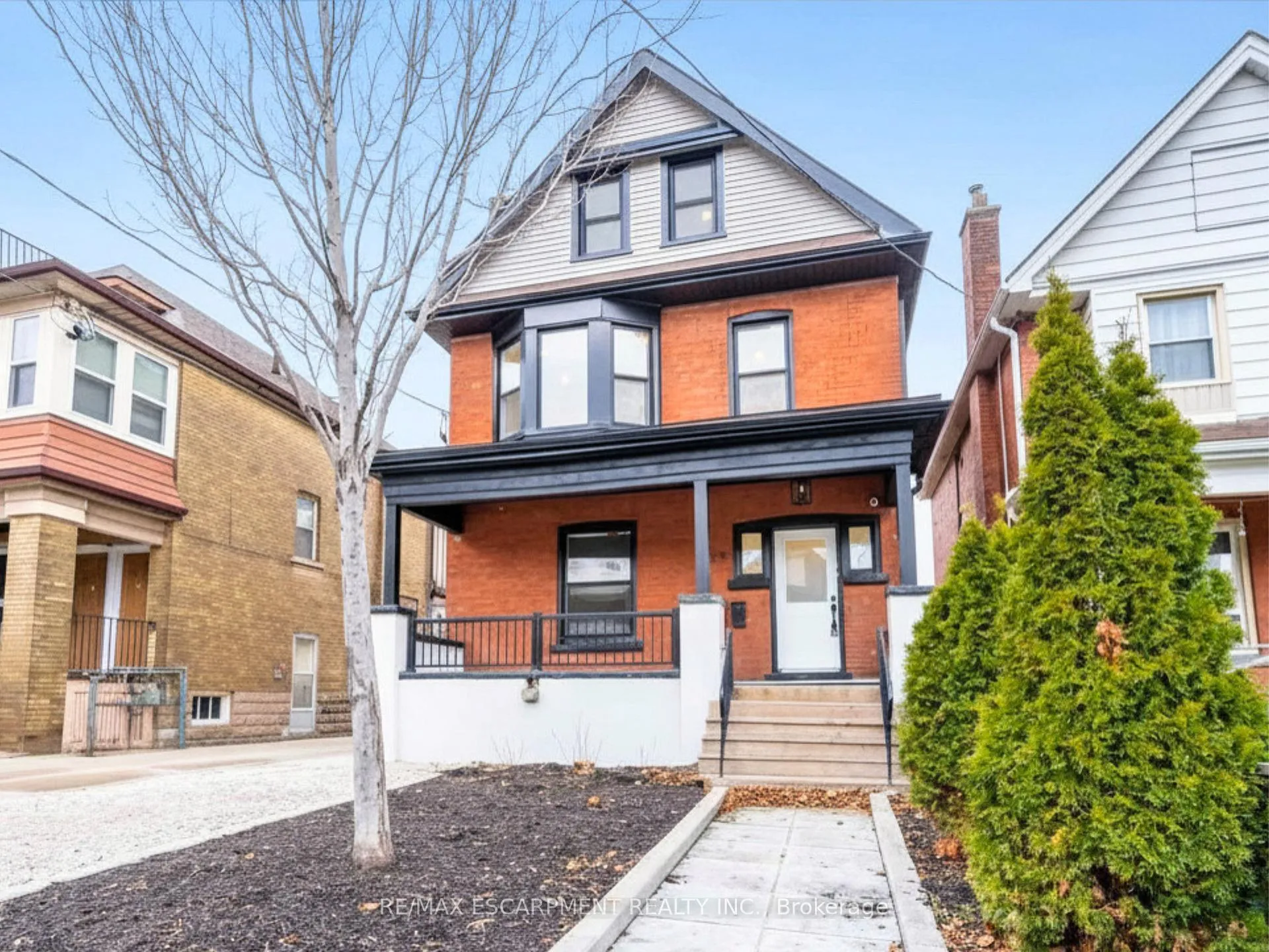 Photo 2 of 204 Balsam Avenue S, Hamilton, Blakeley — HOMEH