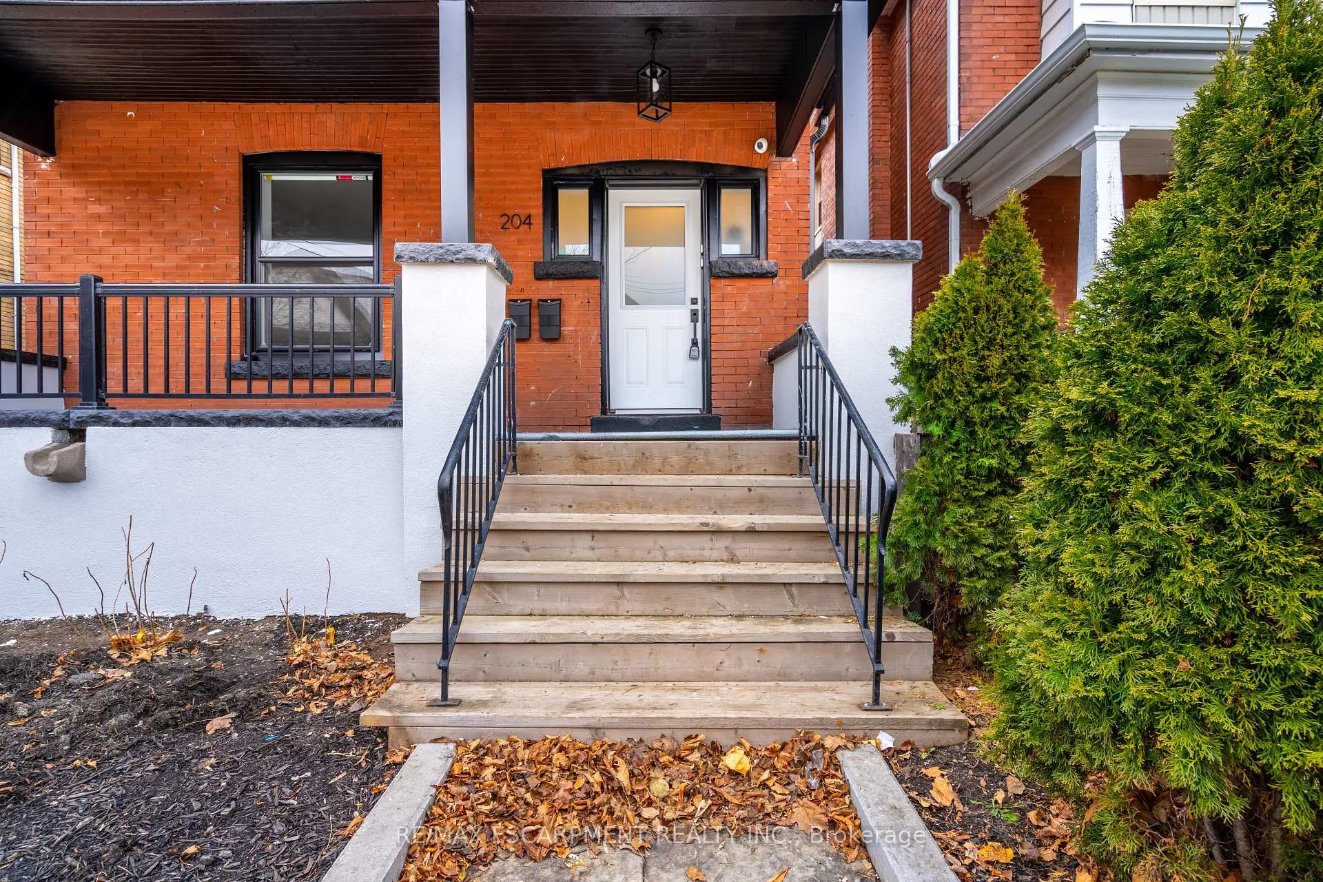 Photo 3 of 204 Balsam Avenue S, Hamilton, Blakeley — HOMEH