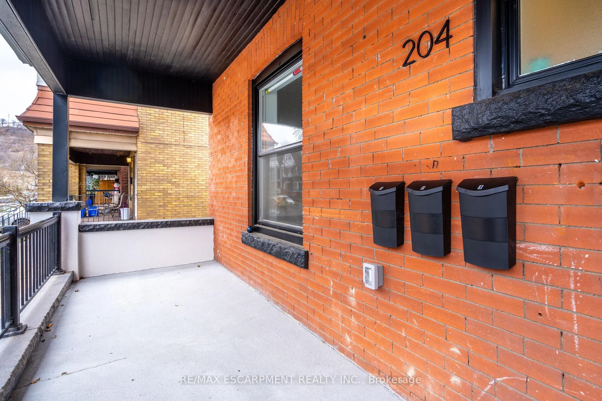 Photo 4 of 204 Balsam Avenue S, Hamilton, Blakeley — HOMEH