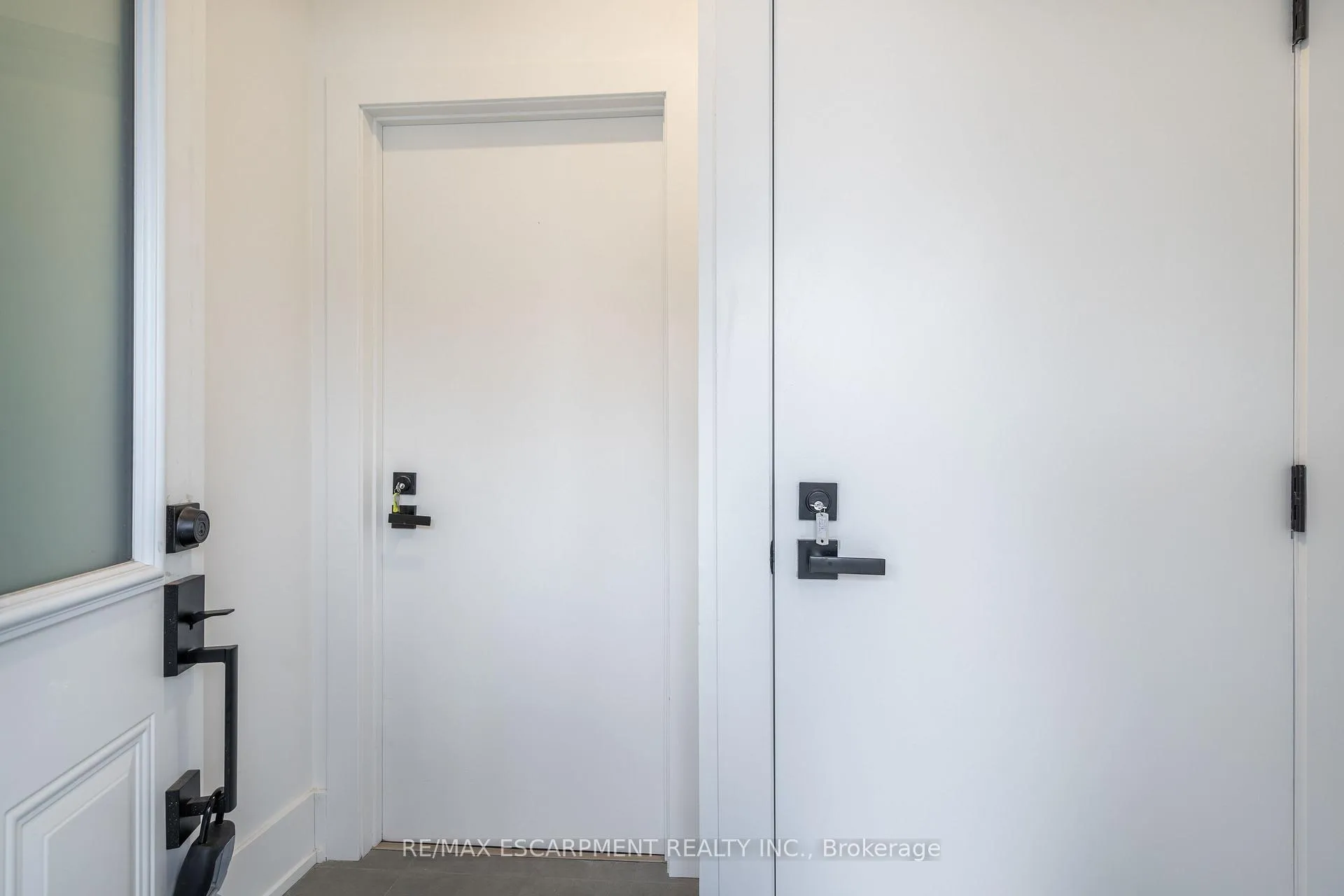 Photo 5 of 204 Balsam Avenue S, Hamilton, Blakeley — HOMEH