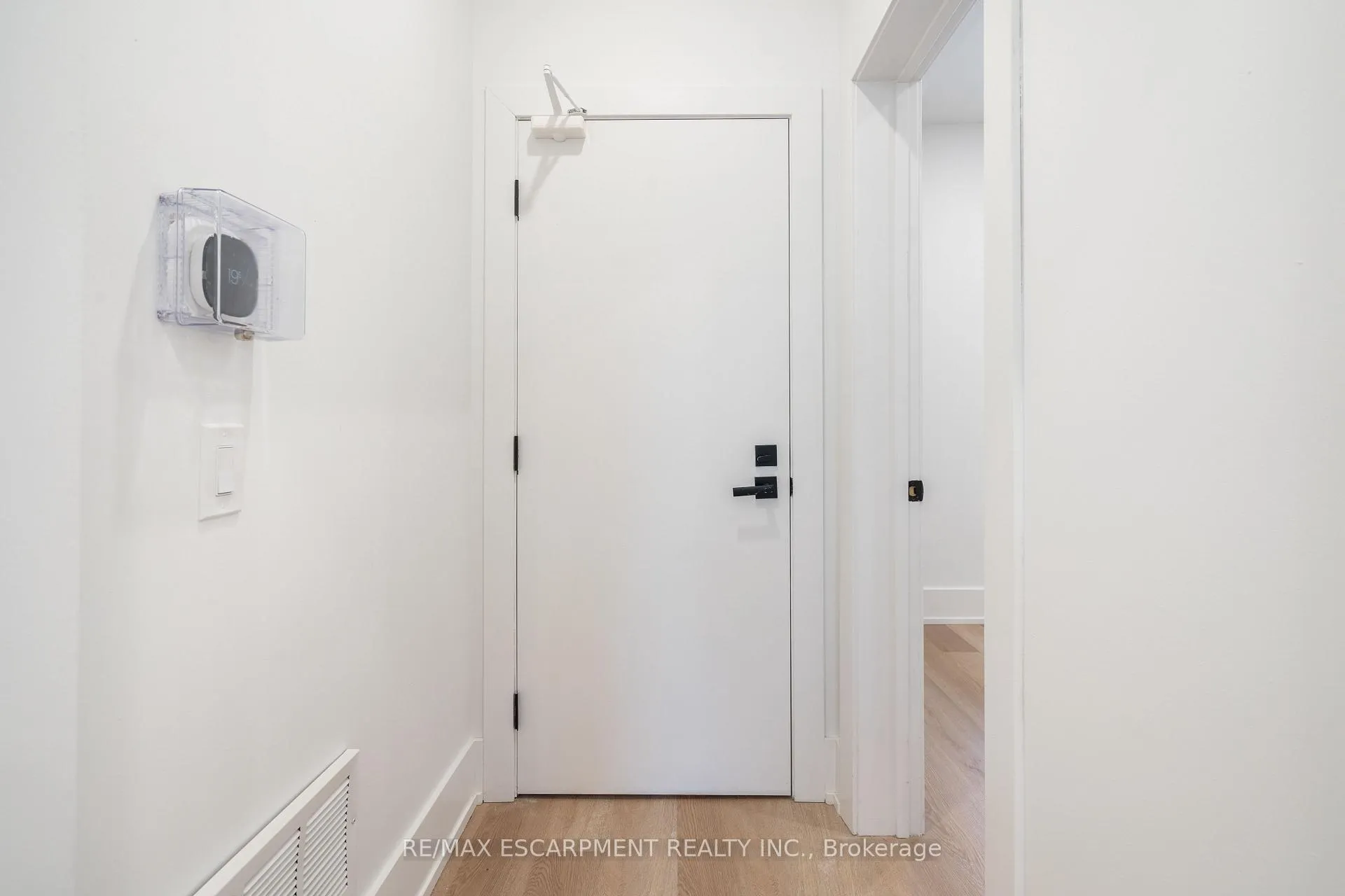 Photo 6 of 204 Balsam Avenue S, Hamilton, Blakeley — HOMEH
