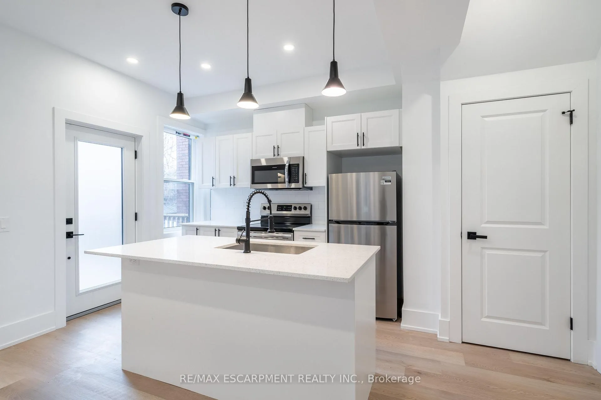 Photo 8 of 204 Balsam Avenue S, Hamilton, Blakeley — HOMEH