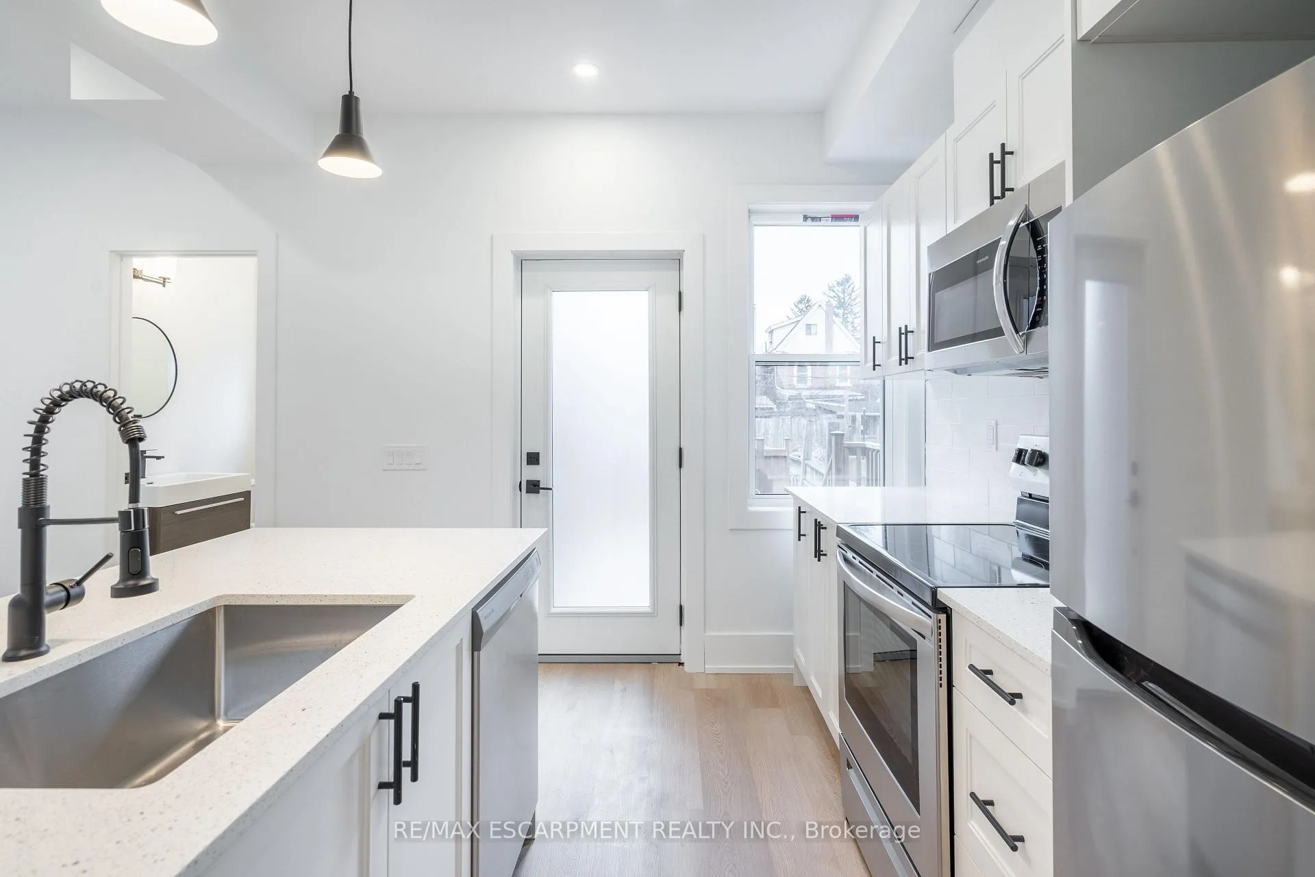 Photo 9 of 204 Balsam Avenue S, Hamilton, Blakeley — HOMEH