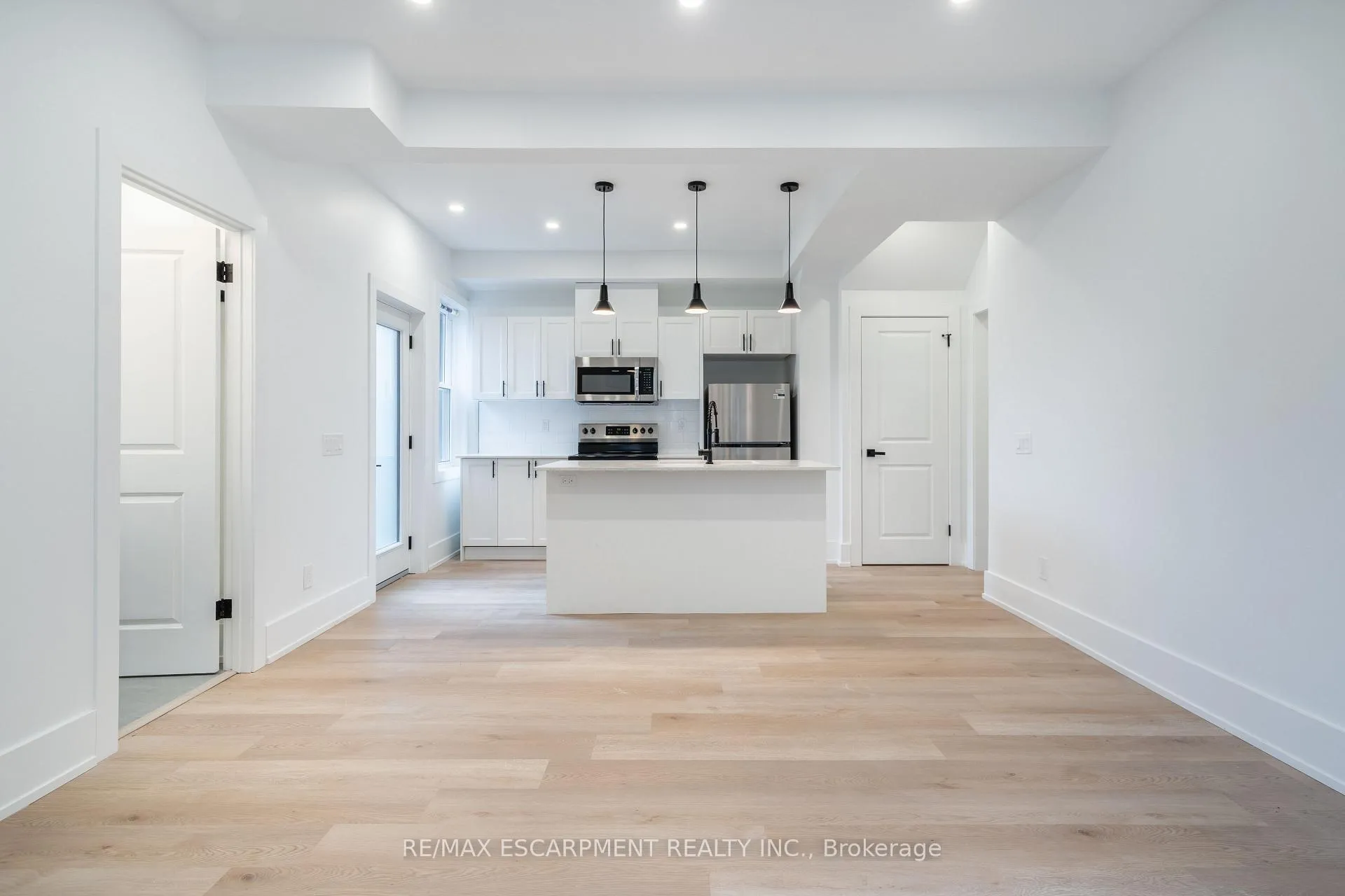 Photo 10 of 204 Balsam Avenue S, Hamilton, Blakeley — HOMEH