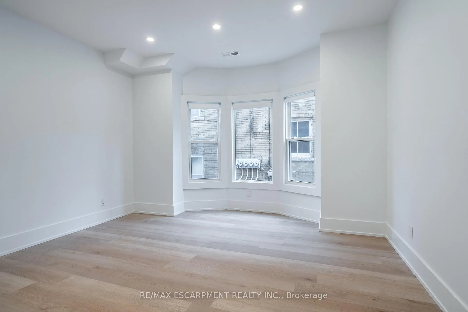 Photo 11 of 204 Balsam Avenue S, Hamilton, Blakeley — HOMEH
