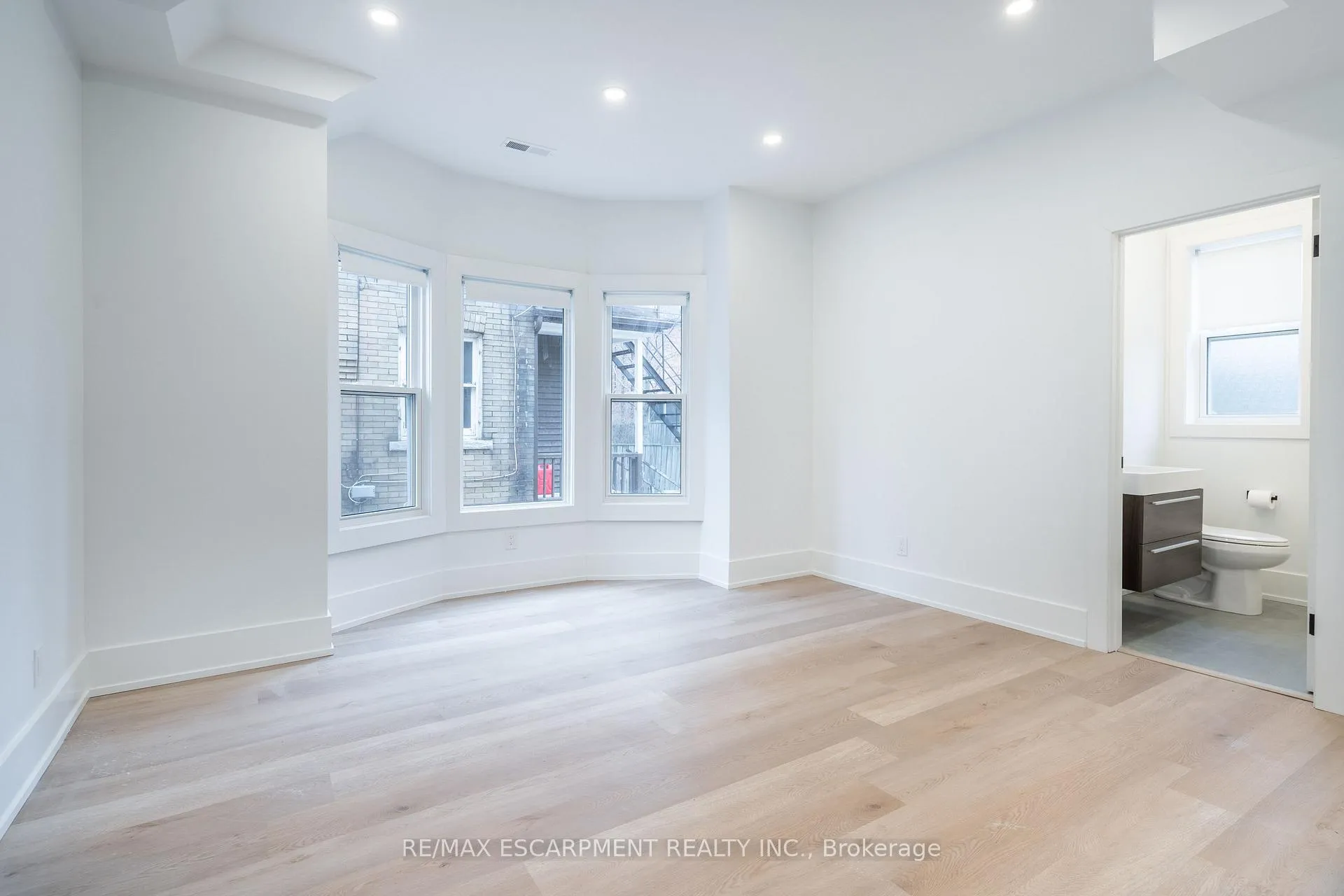 Photo 12 of 204 Balsam Avenue S, Hamilton, Blakeley — HOMEH