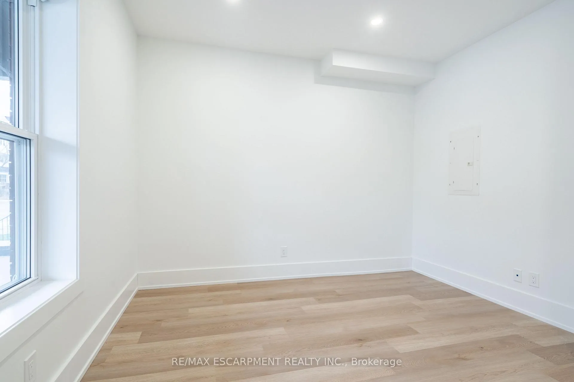 Photo 15 of 204 Balsam Avenue S, Hamilton, Blakeley — HOMEH