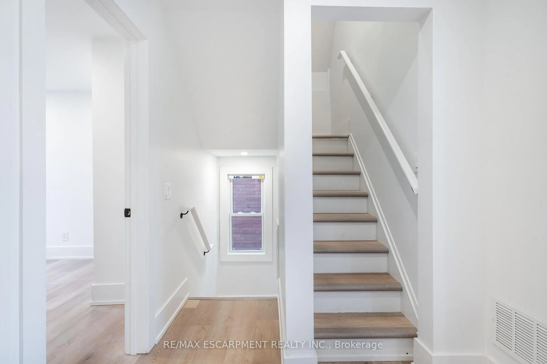 Photo 18 of 204 Balsam Avenue S, Hamilton, Blakeley — HOMEH