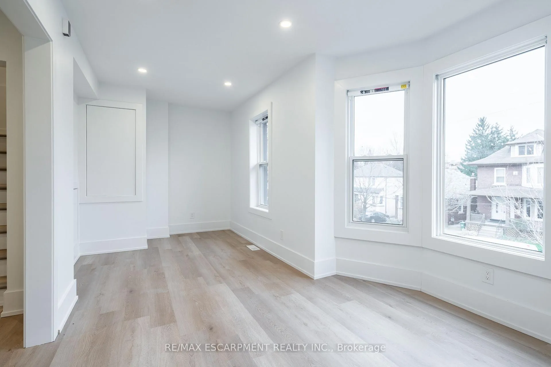 Photo 19 of 204 Balsam Avenue S, Hamilton, Blakeley — HOMEH
