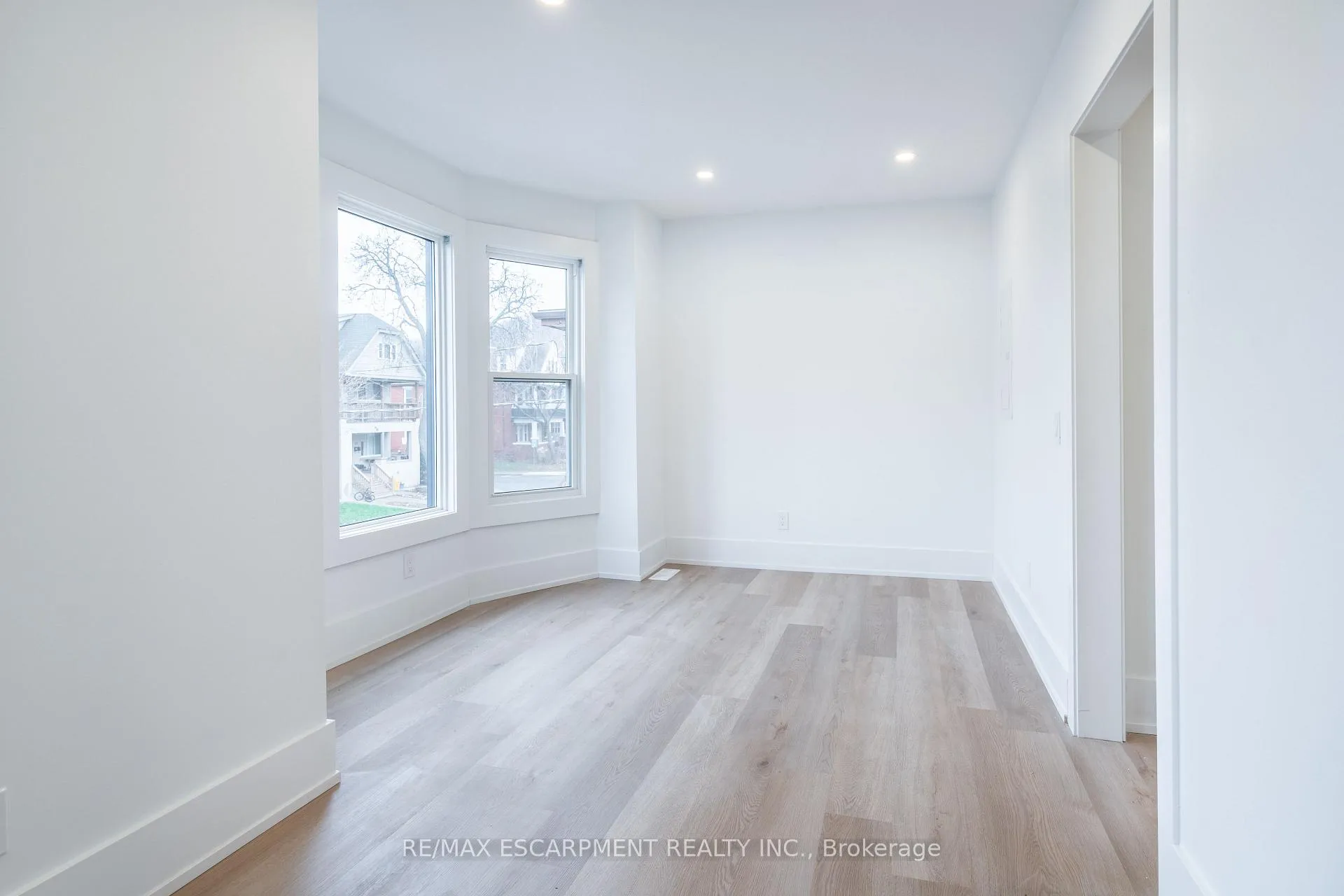 Photo 20 of 204 Balsam Avenue S, Hamilton, Blakeley — HOMEH