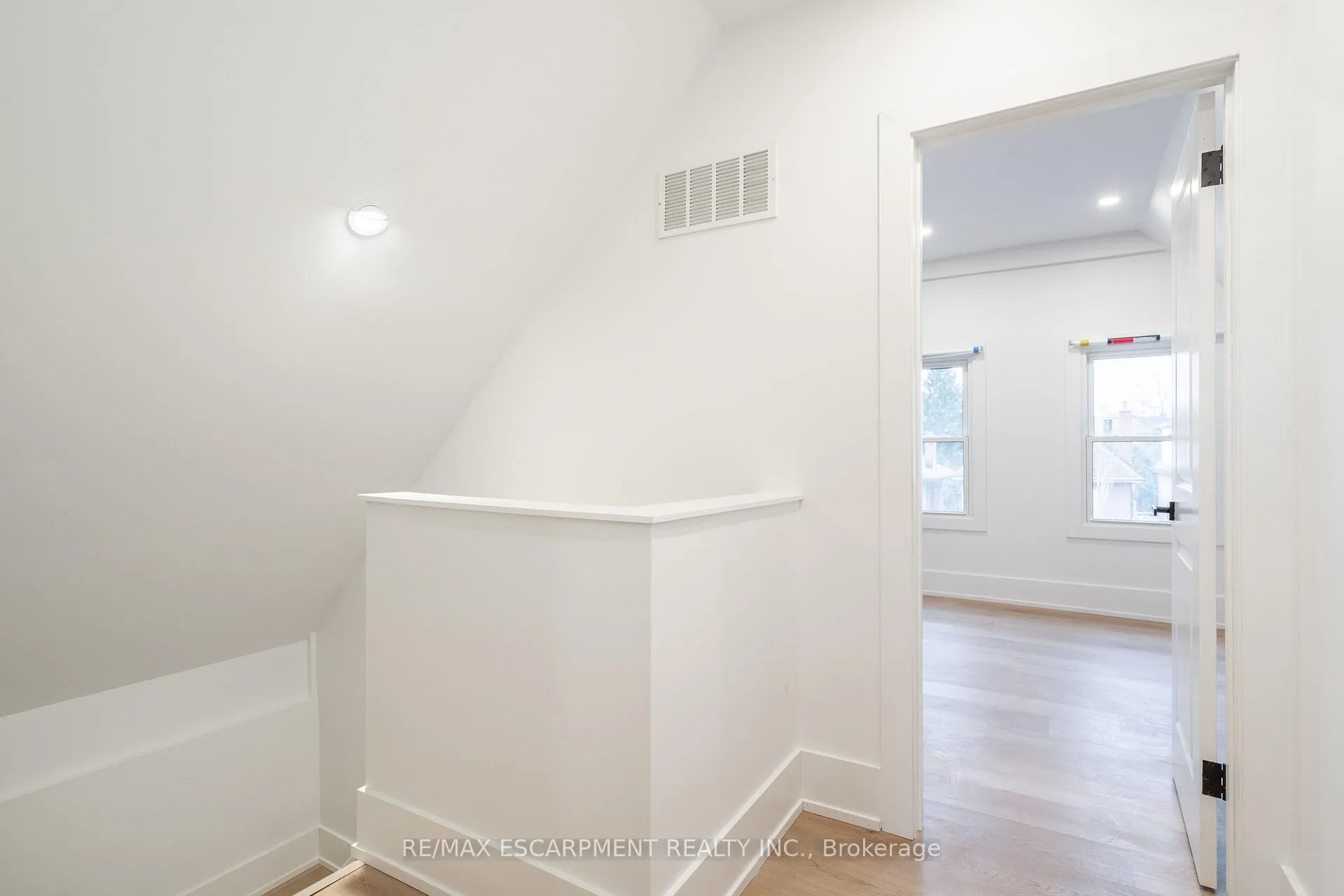 Photo 30 of 204 Balsam Avenue S, Hamilton, Blakeley — HOMEH