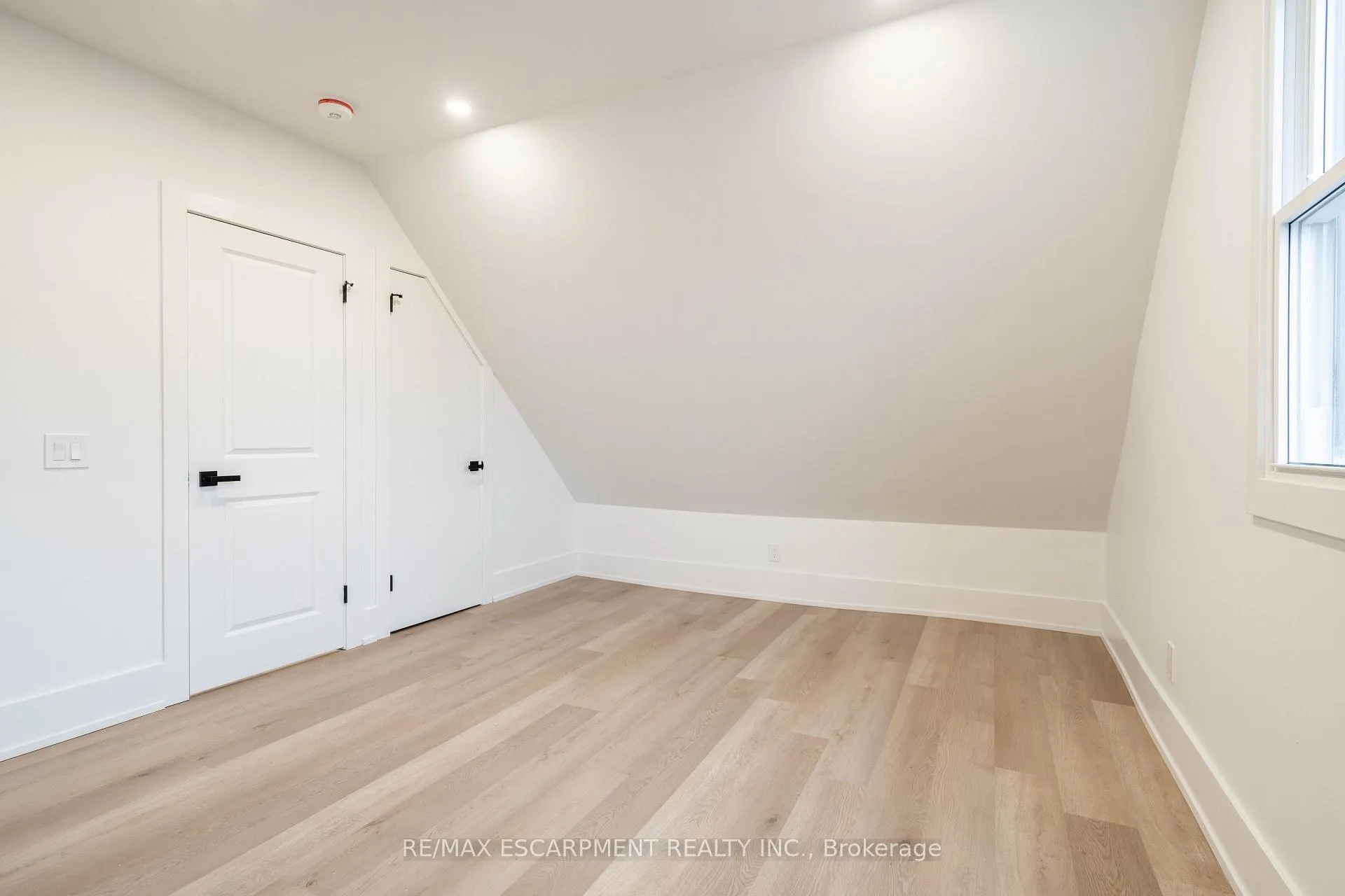 Photo 34 of 204 Balsam Avenue S, Hamilton, Blakeley — HOMEH