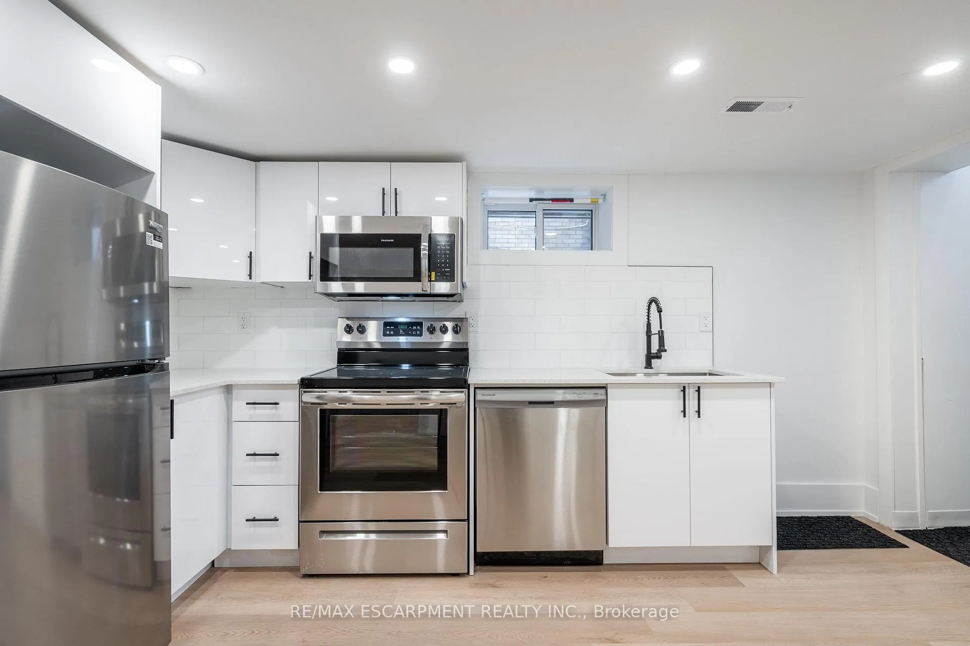 Photo 36 of 204 Balsam Avenue S, Hamilton, Blakeley — HOMEH