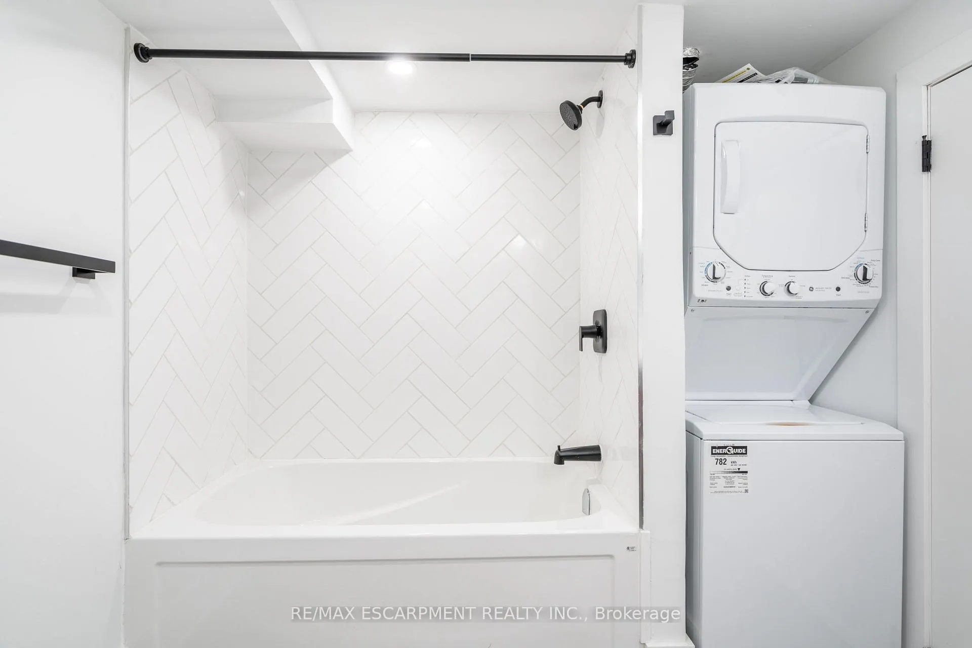 Photo 43 of 204 Balsam Avenue S, Hamilton, Blakeley — HOMEH