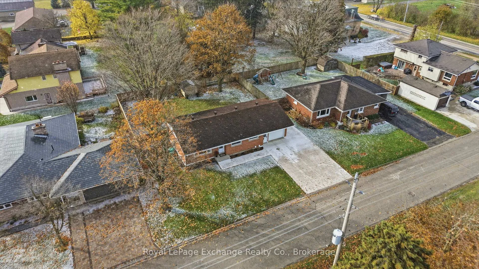 Photo 3 of 624 Cannning Street, Huron-Kinloss, Lucknow — HOMEH