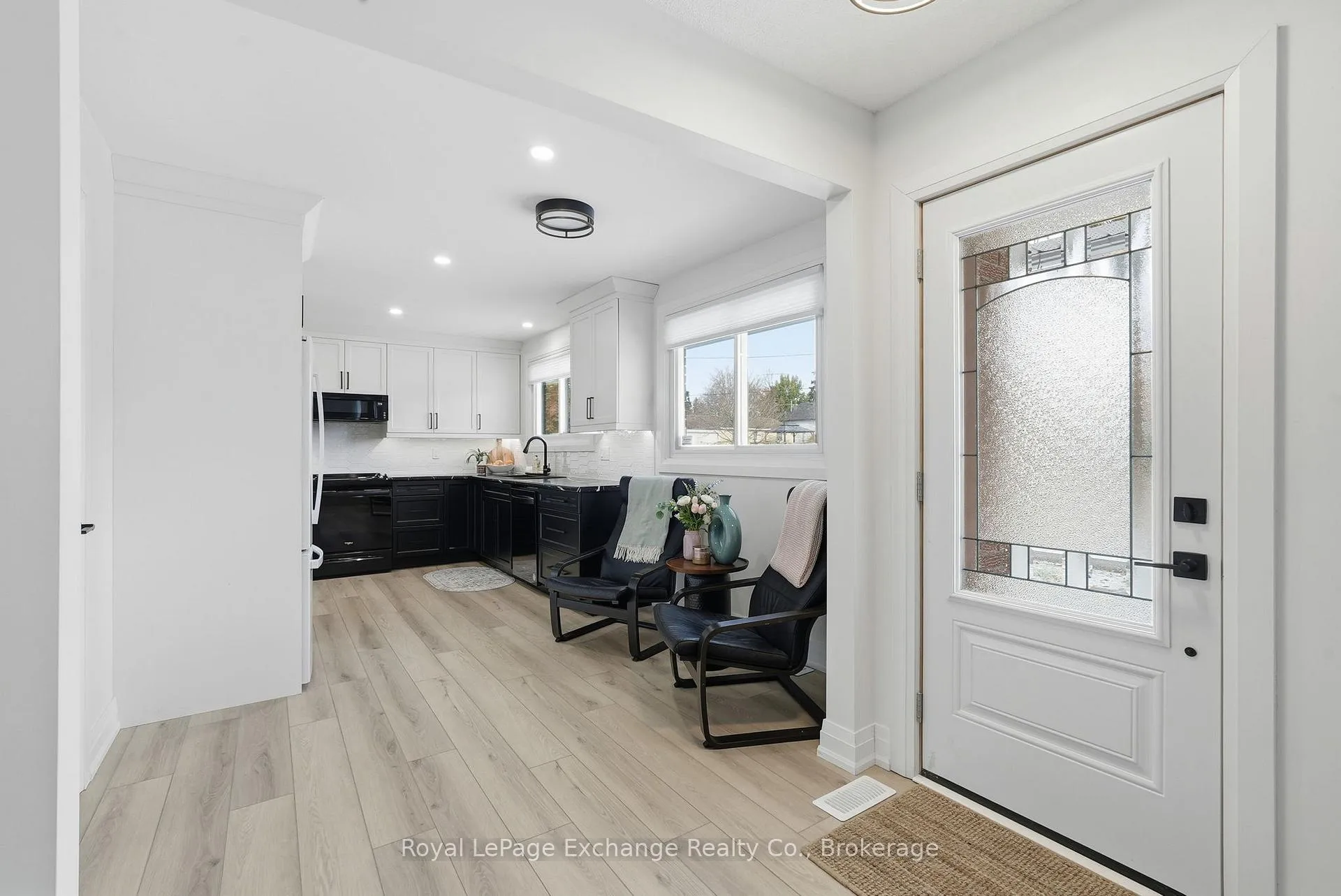 Photo 6 of 624 Cannning Street, Huron-Kinloss, Lucknow — HOMEH