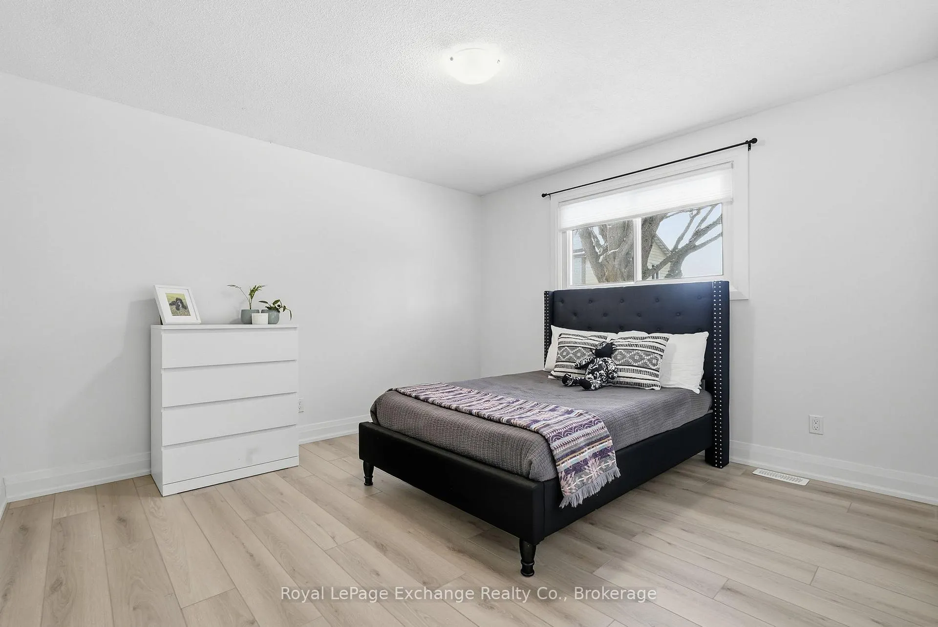 Photo 14 of 624 Cannning Street, Huron-Kinloss, Lucknow — HOMEH