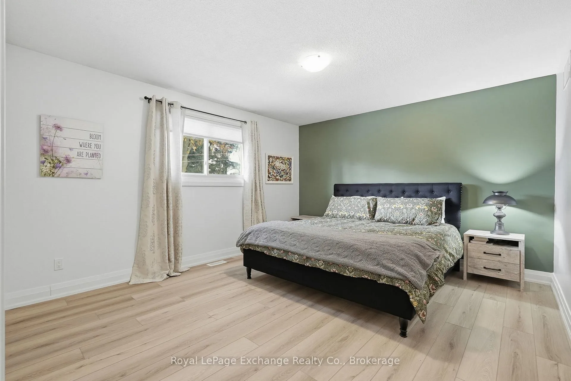 Photo 15 of 624 Cannning Street, Huron-Kinloss, Lucknow — HOMEH