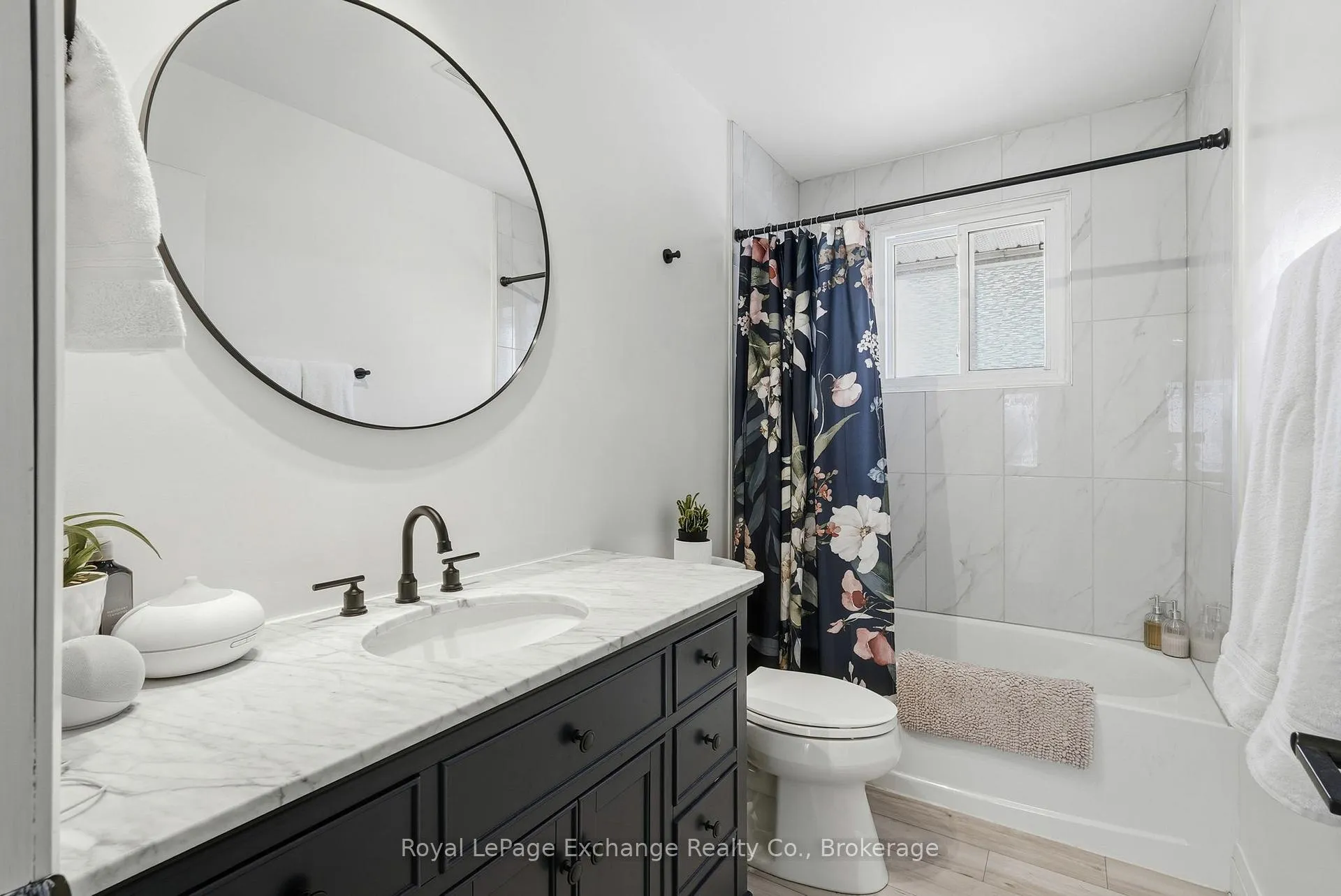 Photo 17 of 624 Cannning Street, Huron-Kinloss, Lucknow — HOMEH