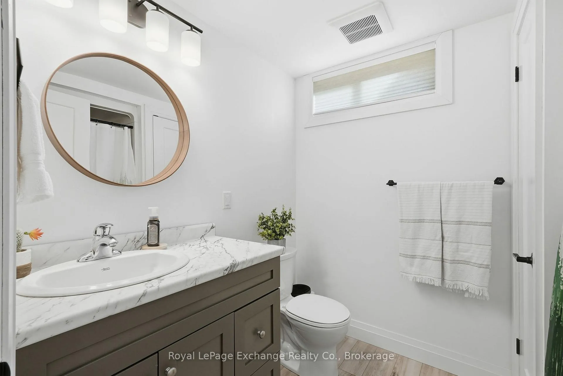 Photo 23 of 624 Cannning Street, Huron-Kinloss, Lucknow — HOMEH