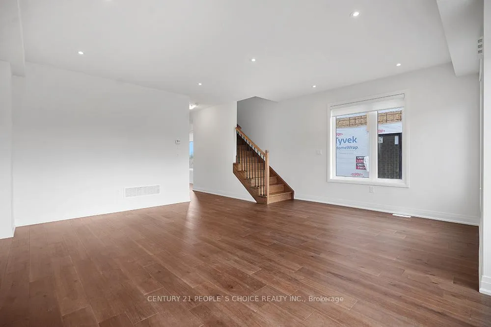 Photo 9 of 32 Humberstone Drive, Halton Hills, Georgetown — HOMEH
