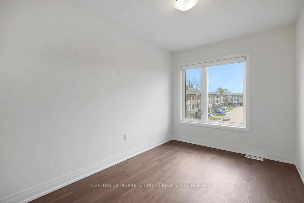 Photo 17 of 32 Humberstone Drive, Halton Hills, Georgetown — HOMEH