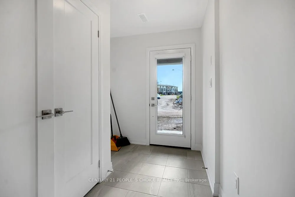 Photo 24 of 32 Humberstone Drive, Halton Hills, Georgetown — HOMEH