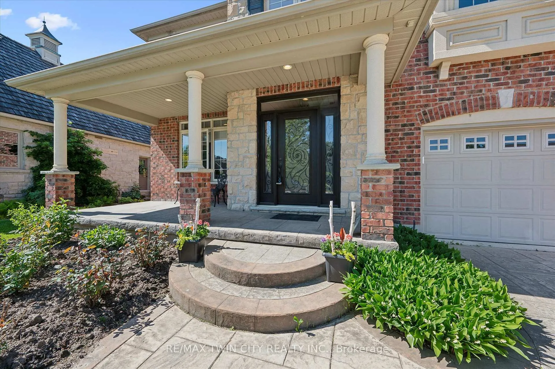 Photo 5 of 74 Pennsylvania Crescent, Kitchener, Pioneer Tower West — HOMEH