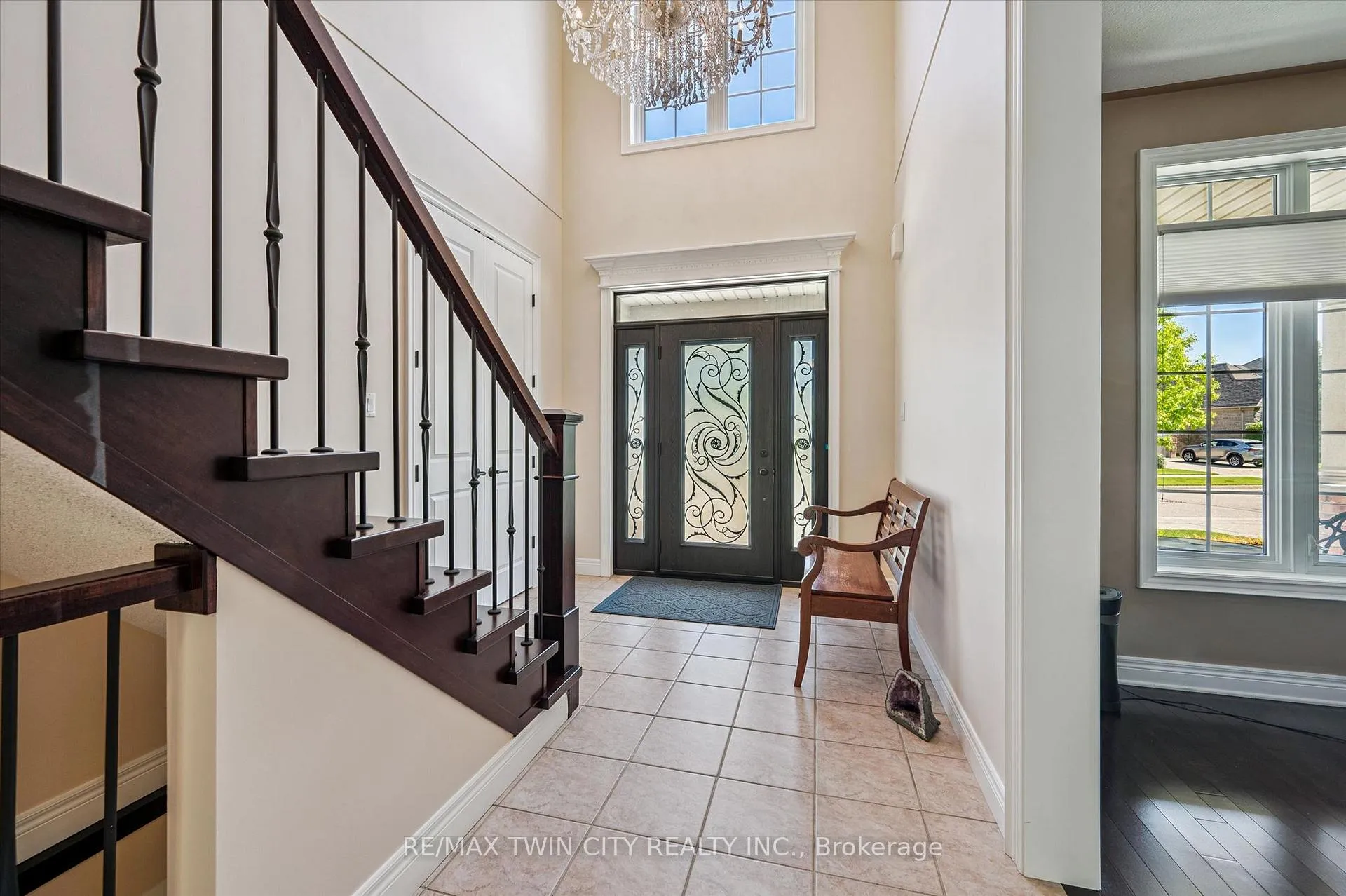 Photo 6 of 74 Pennsylvania Crescent, Kitchener, Pioneer Tower West — HOMEH
