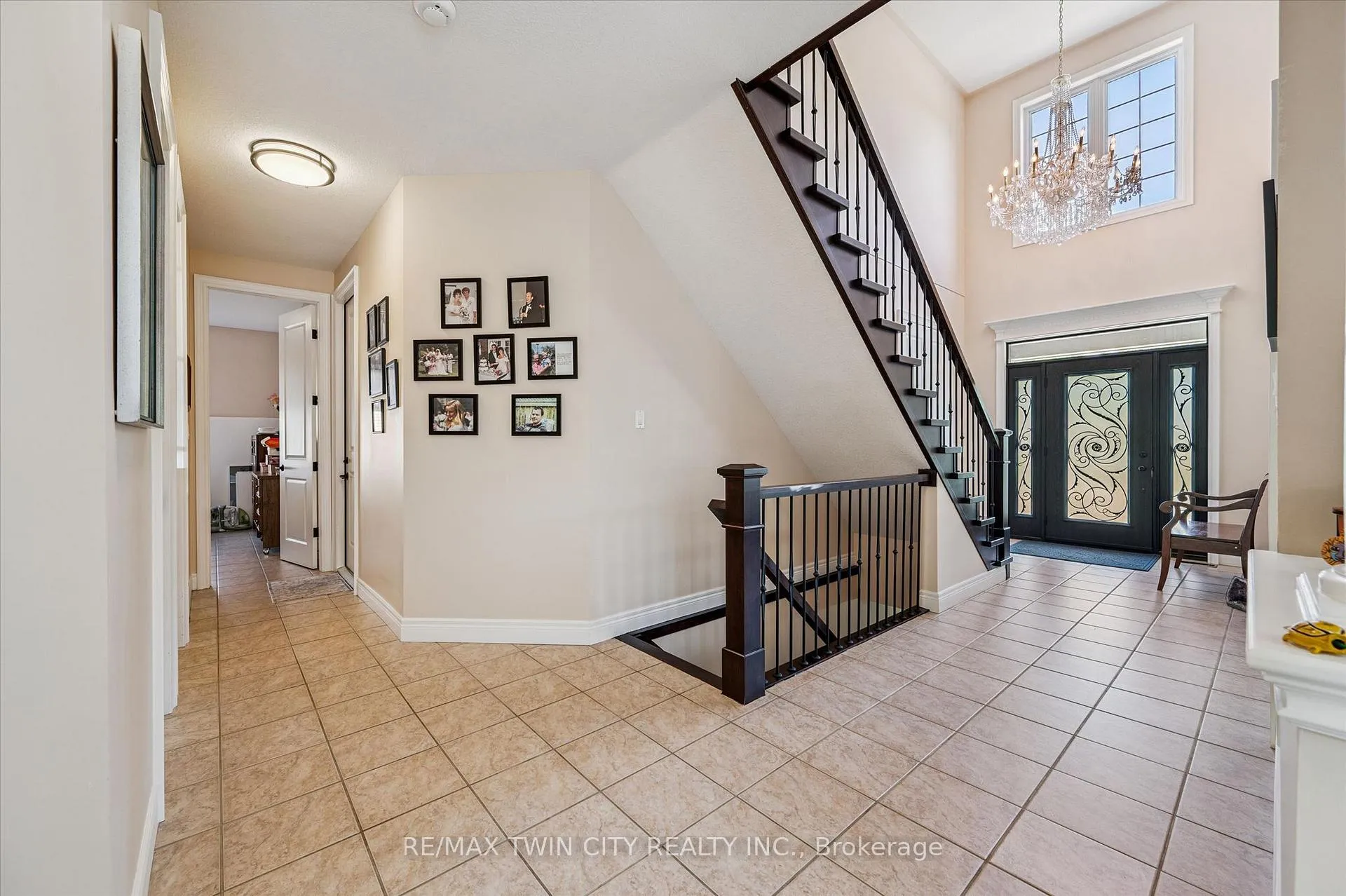 Photo 8 of 74 Pennsylvania Crescent, Kitchener, Pioneer Tower West — HOMEH