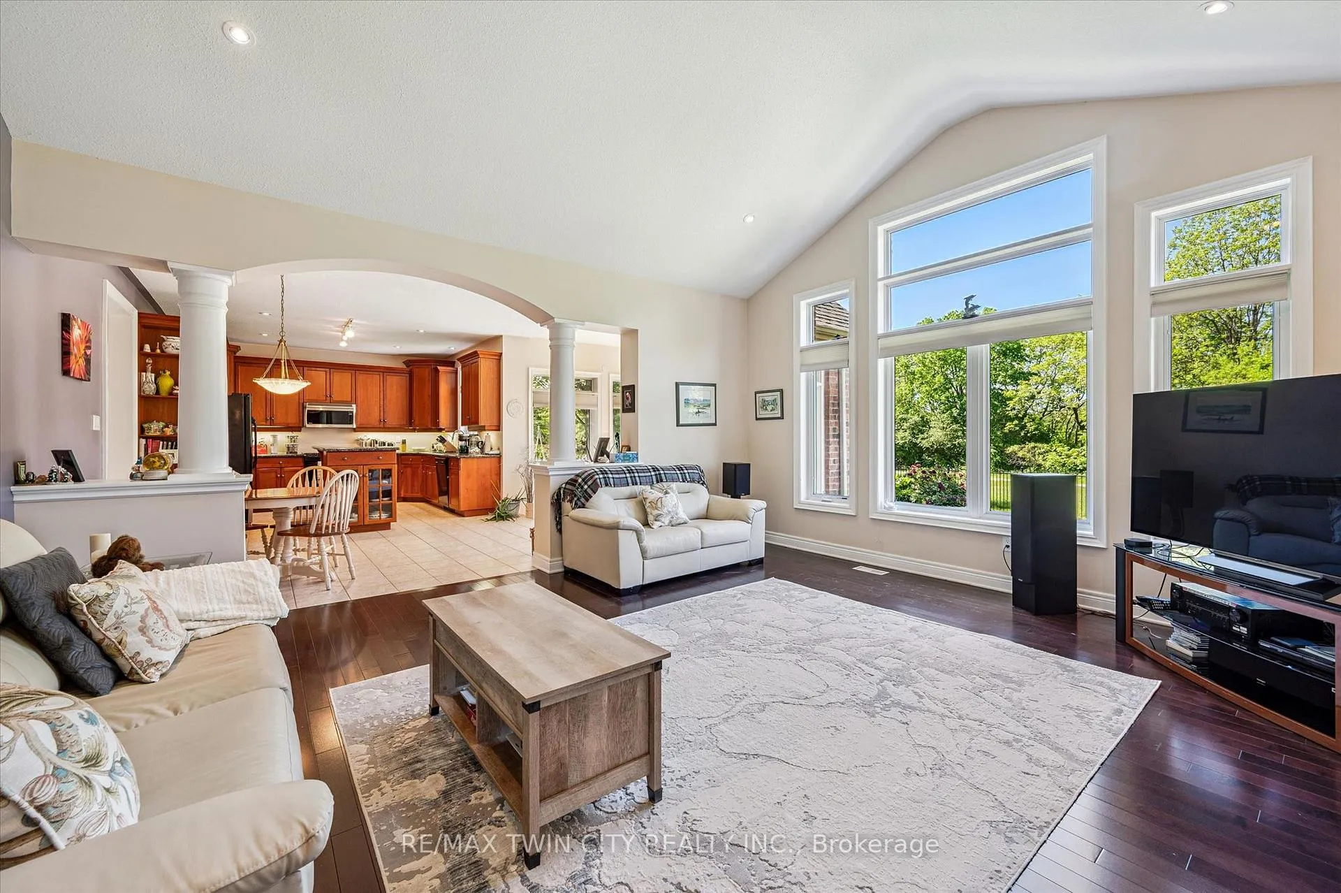Photo 10 of 74 Pennsylvania Crescent, Kitchener, Pioneer Tower West — HOMEH