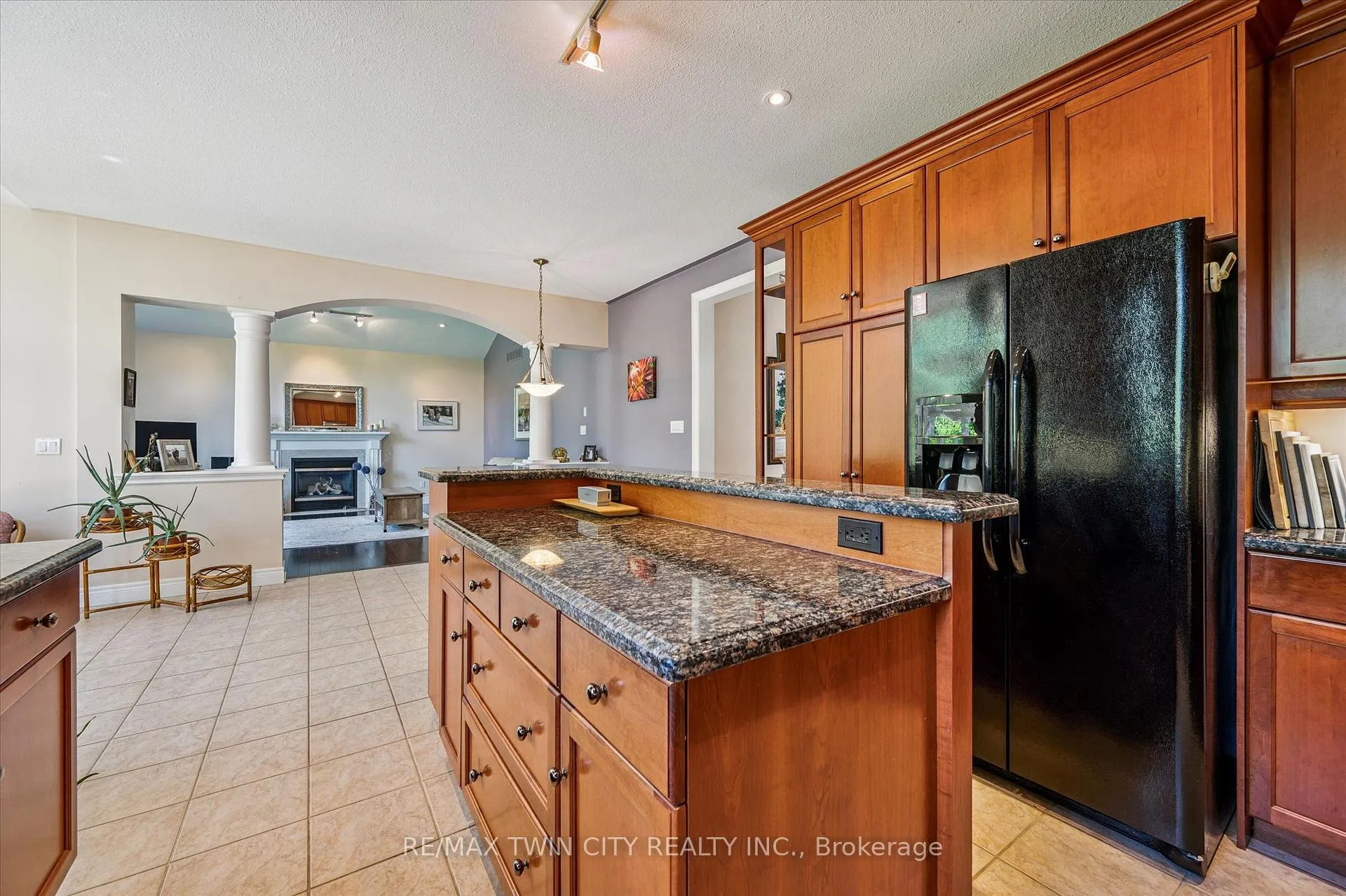 Photo 13 of 74 Pennsylvania Crescent, Kitchener, Pioneer Tower West — HOMEH