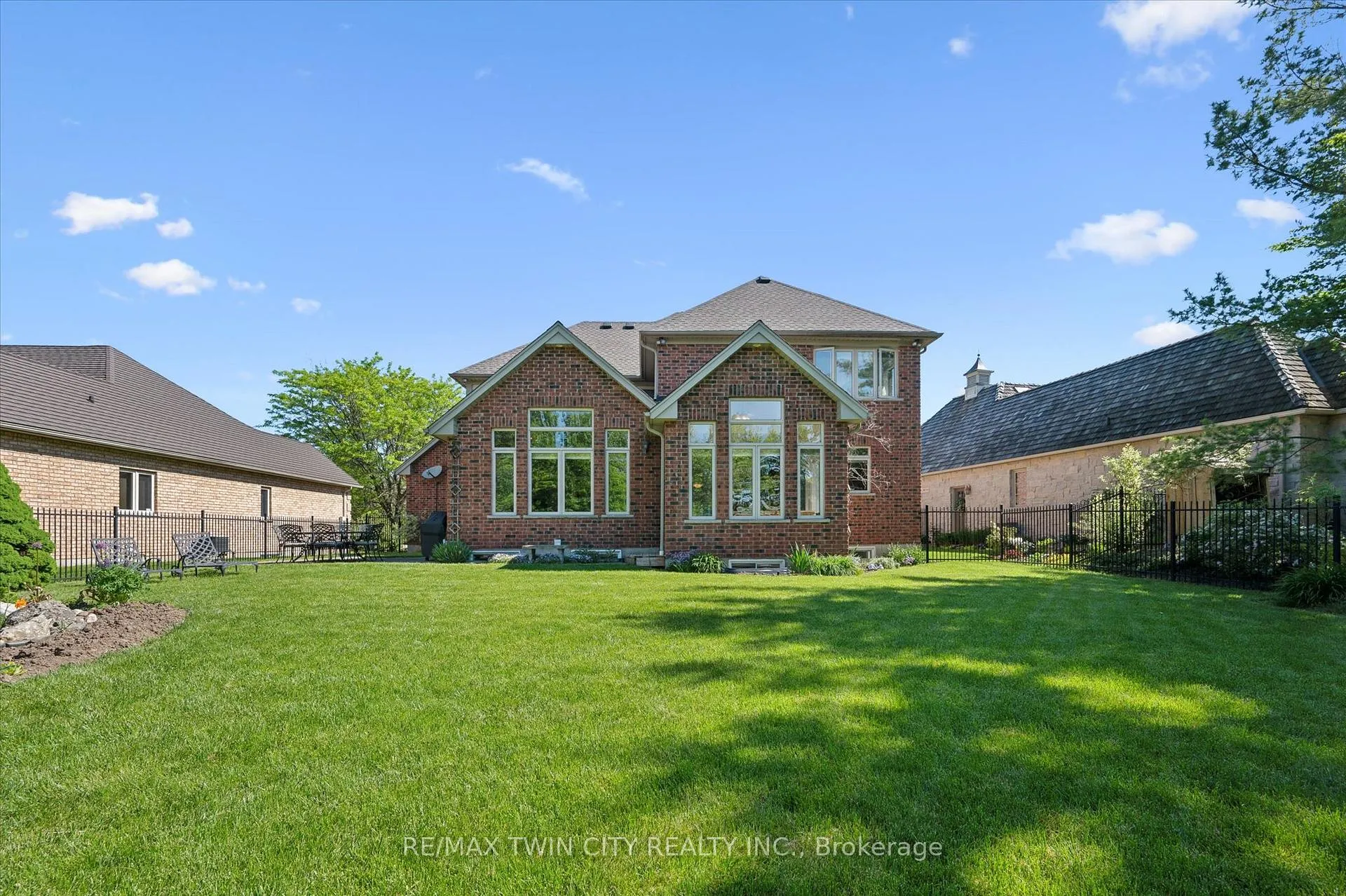 Photo 21 of 74 Pennsylvania Crescent, Kitchener, Pioneer Tower West — HOMEH