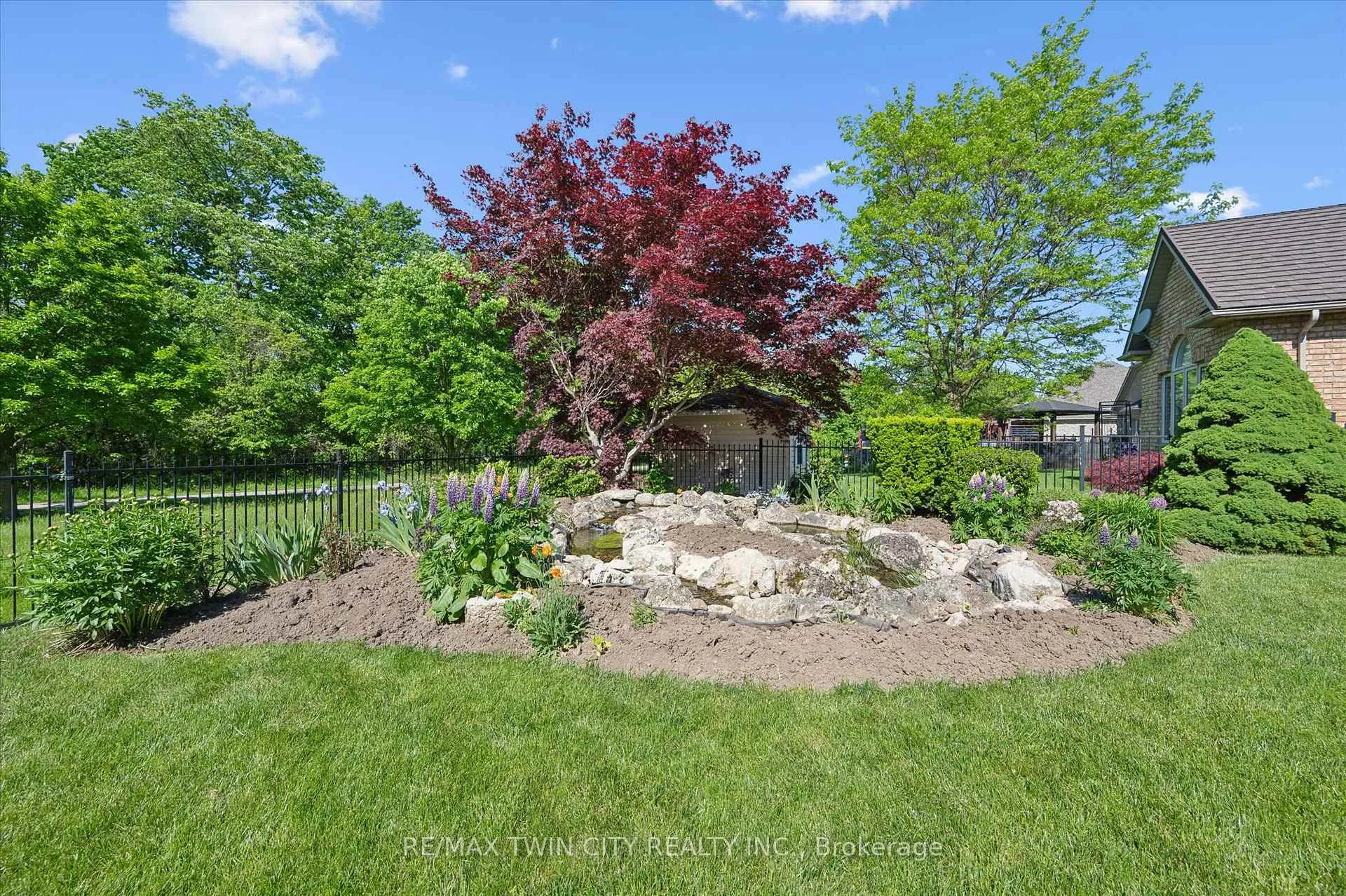 Photo 22 of 74 Pennsylvania Crescent, Kitchener, Pioneer Tower West — HOMEH