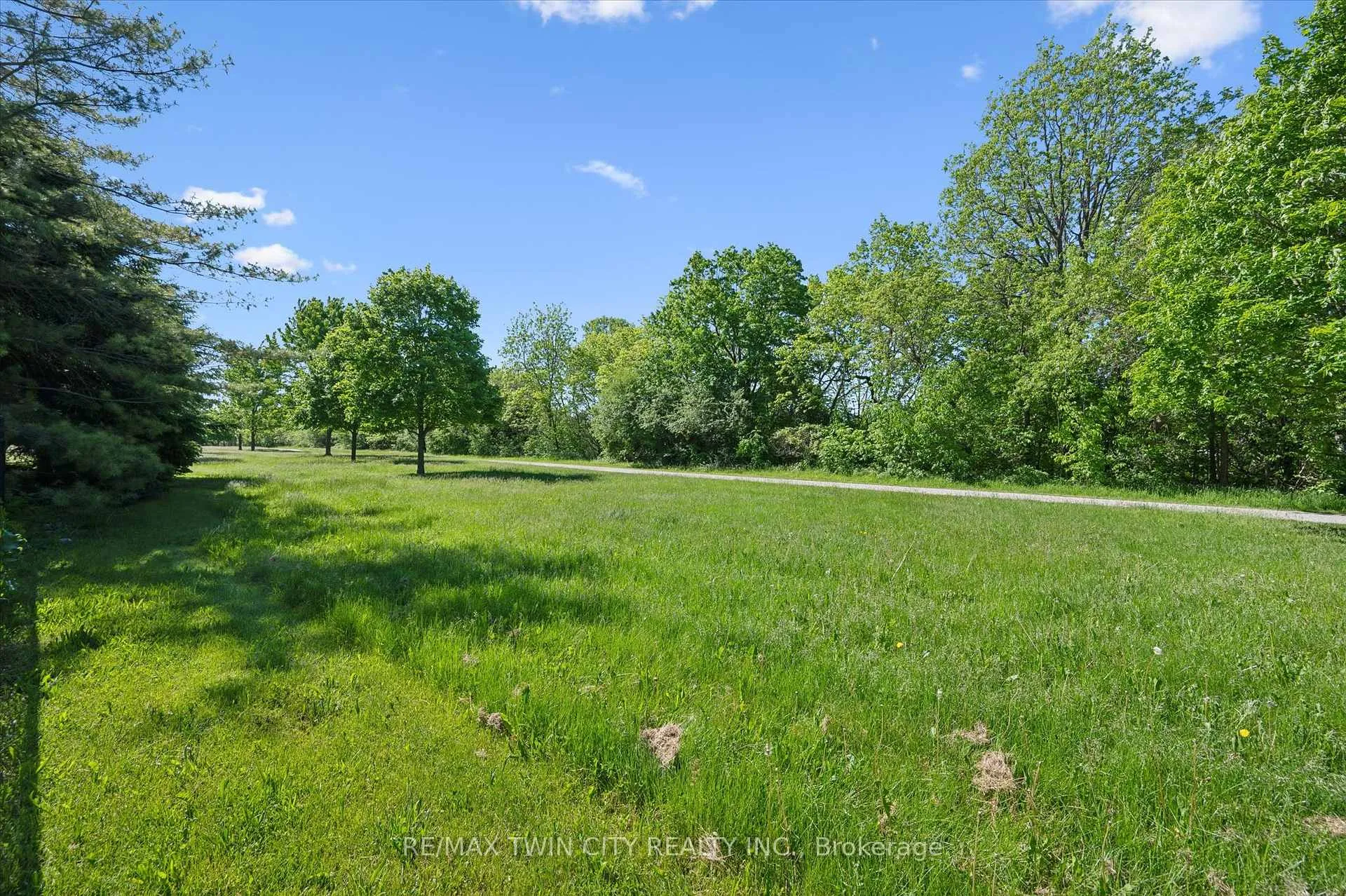 Photo 23 of 74 Pennsylvania Crescent, Kitchener, Pioneer Tower West — HOMEH