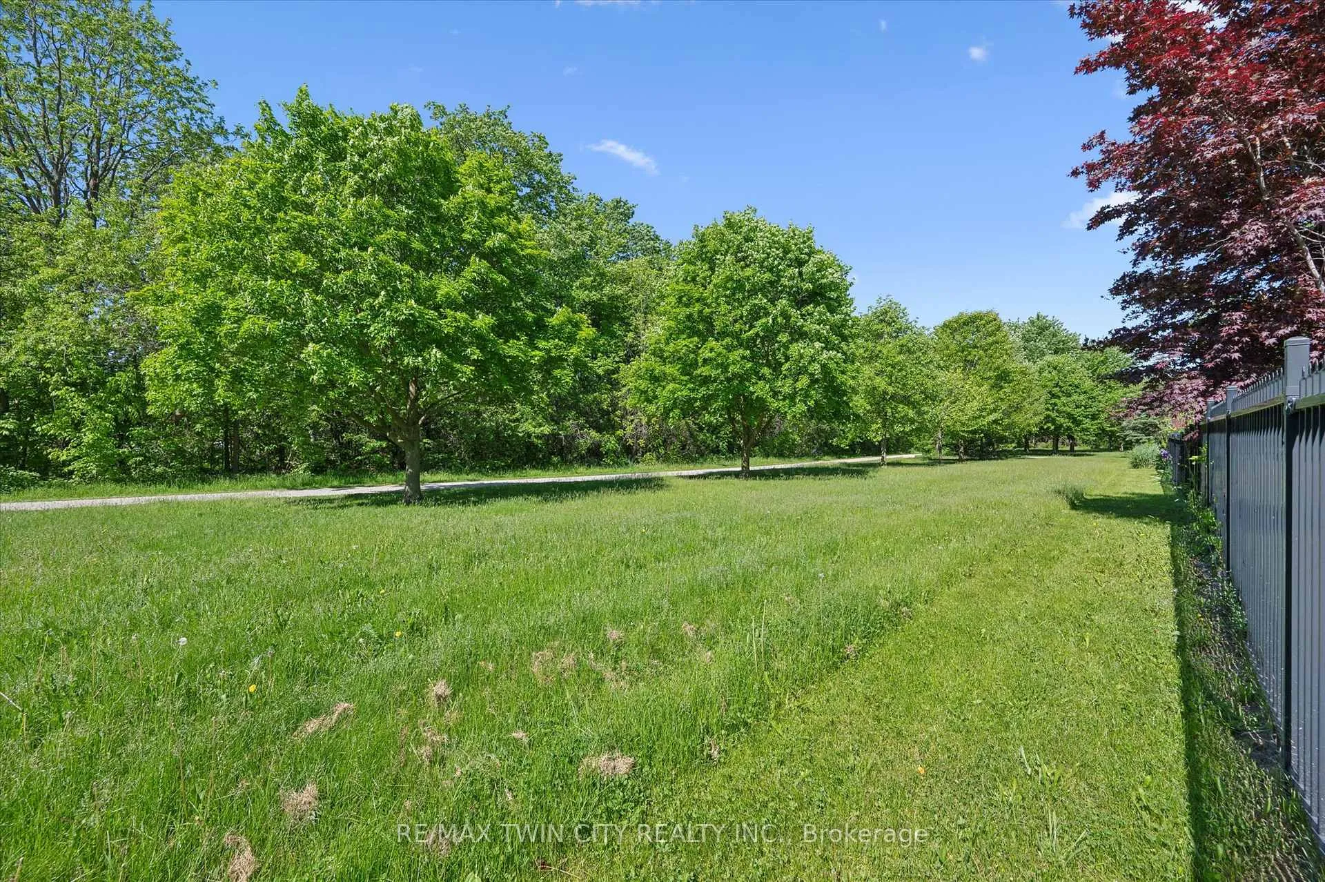 Photo 24 of 74 Pennsylvania Crescent, Kitchener, Pioneer Tower West — HOMEH