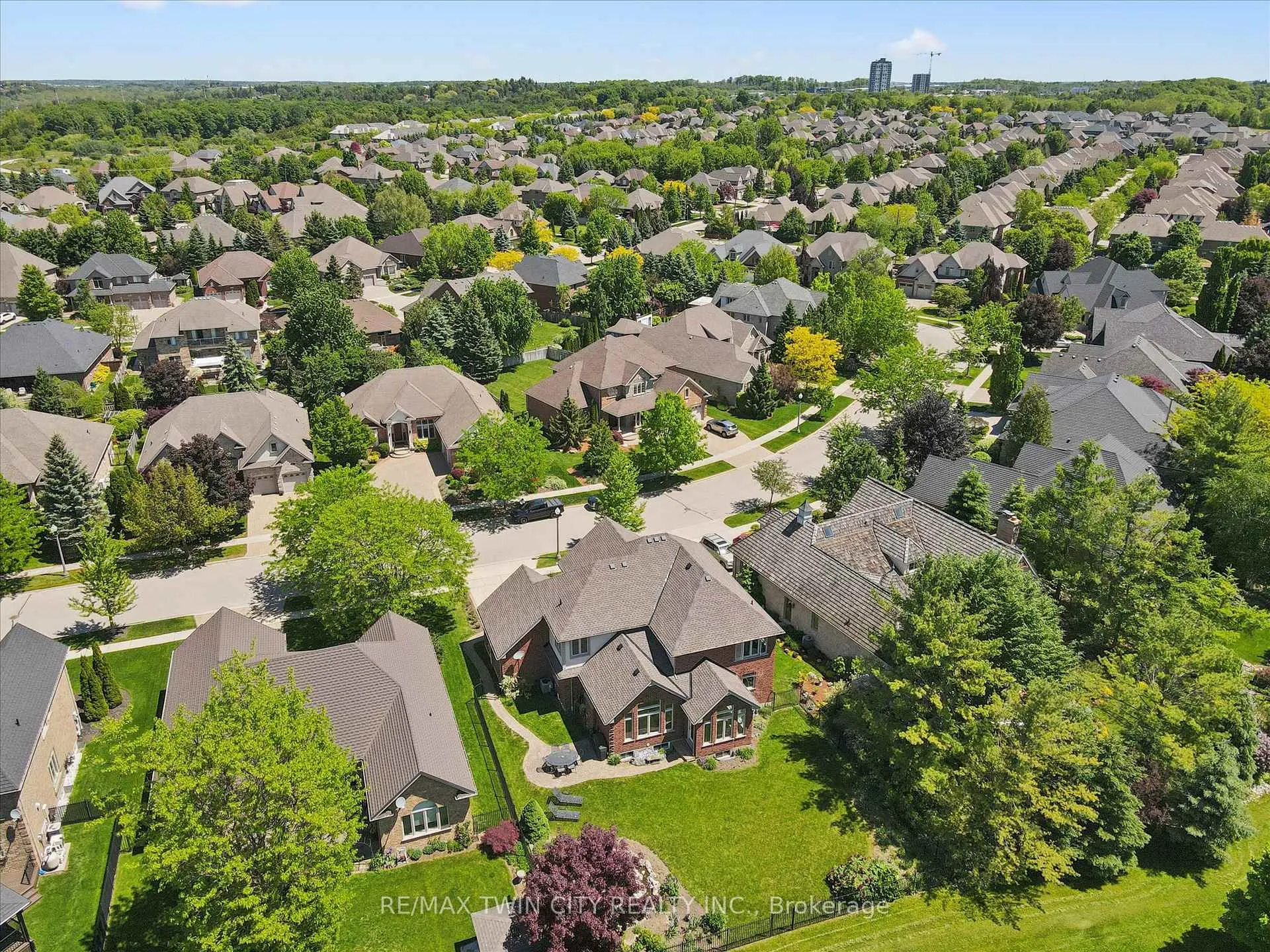 Photo 26 of 74 Pennsylvania Crescent, Kitchener, Pioneer Tower West — HOMEH