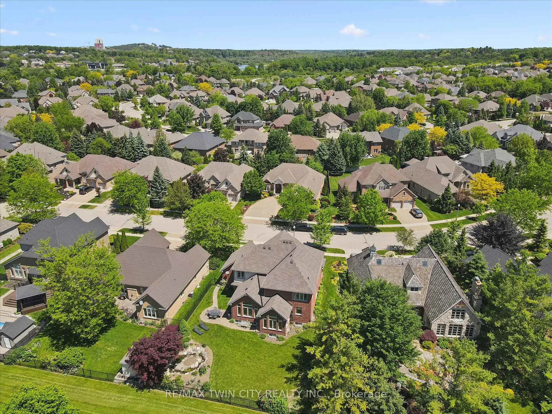 Photo 27 of 74 Pennsylvania Crescent, Kitchener, Pioneer Tower West — HOMEH