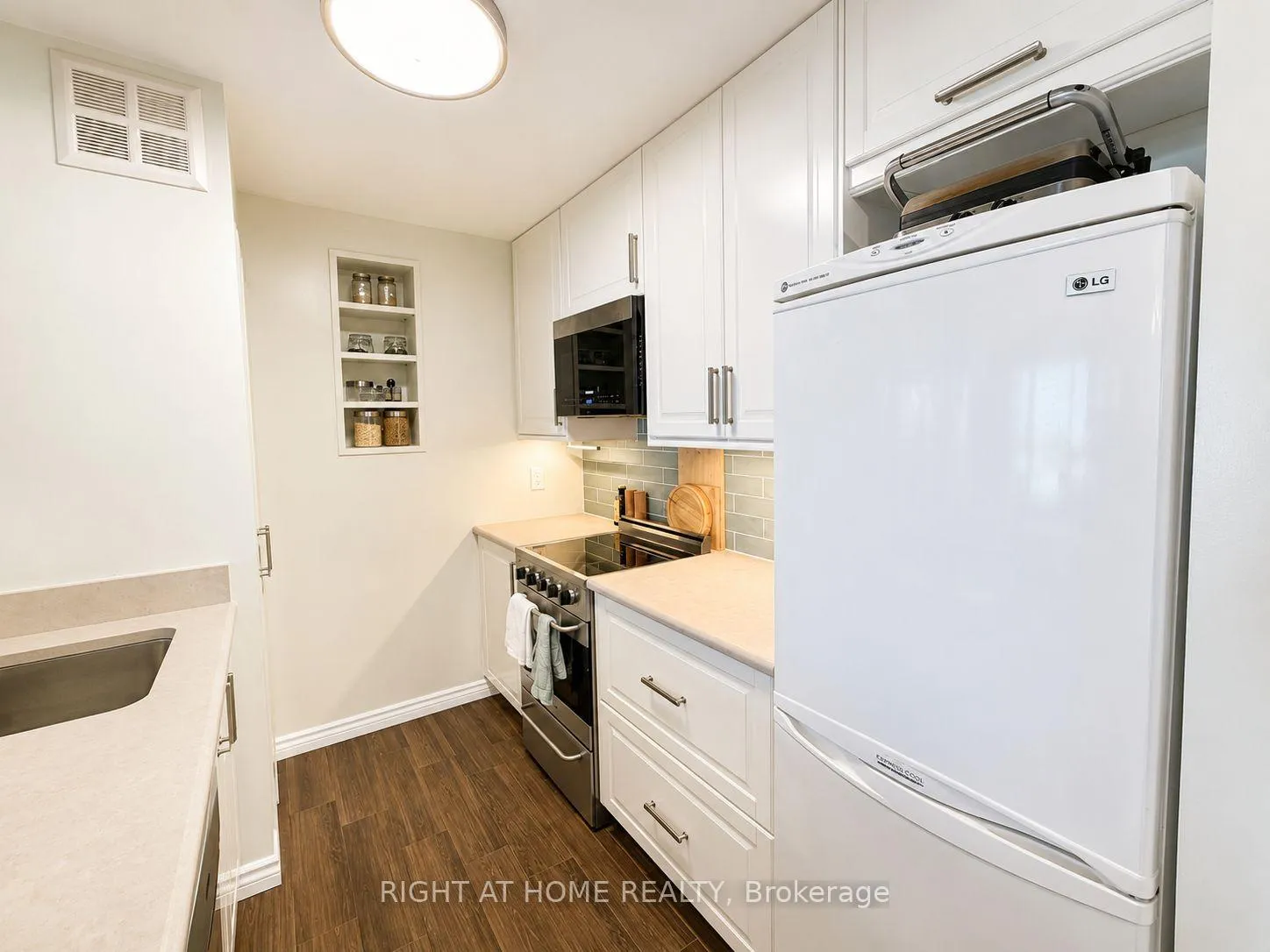 Photo 9 of Unit Ph12, 1055 Bay Street, Toronto, Bay Street Corridor — HOMEH