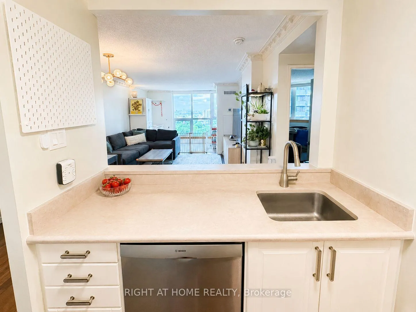 Photo 11 of Unit Ph12, 1055 Bay Street, Toronto, Bay Street Corridor — HOMEH