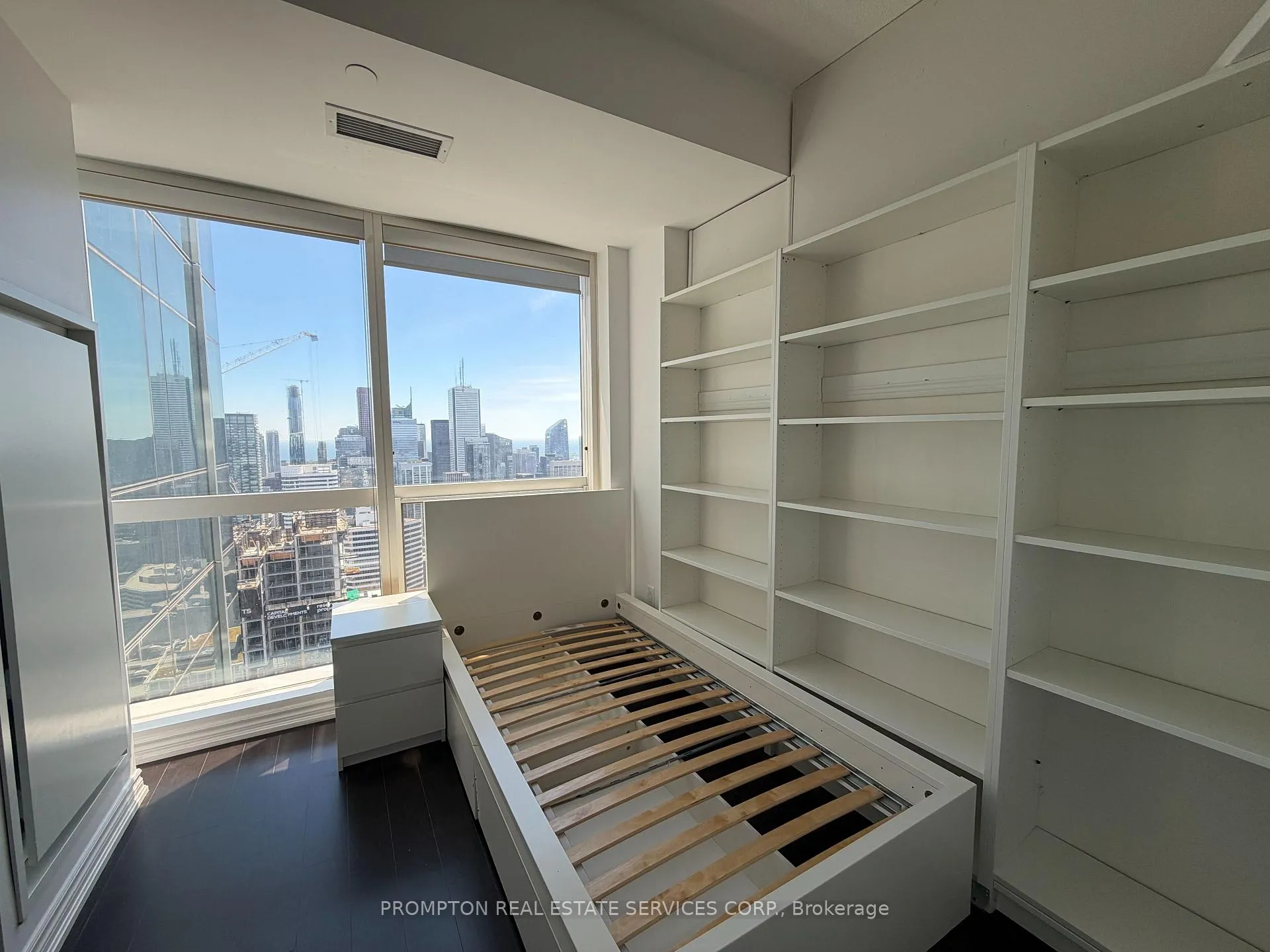 Photo 5 of Unit 5510, 386 Yonge Street, Toronto, Bay Street Corridor — HOMEH