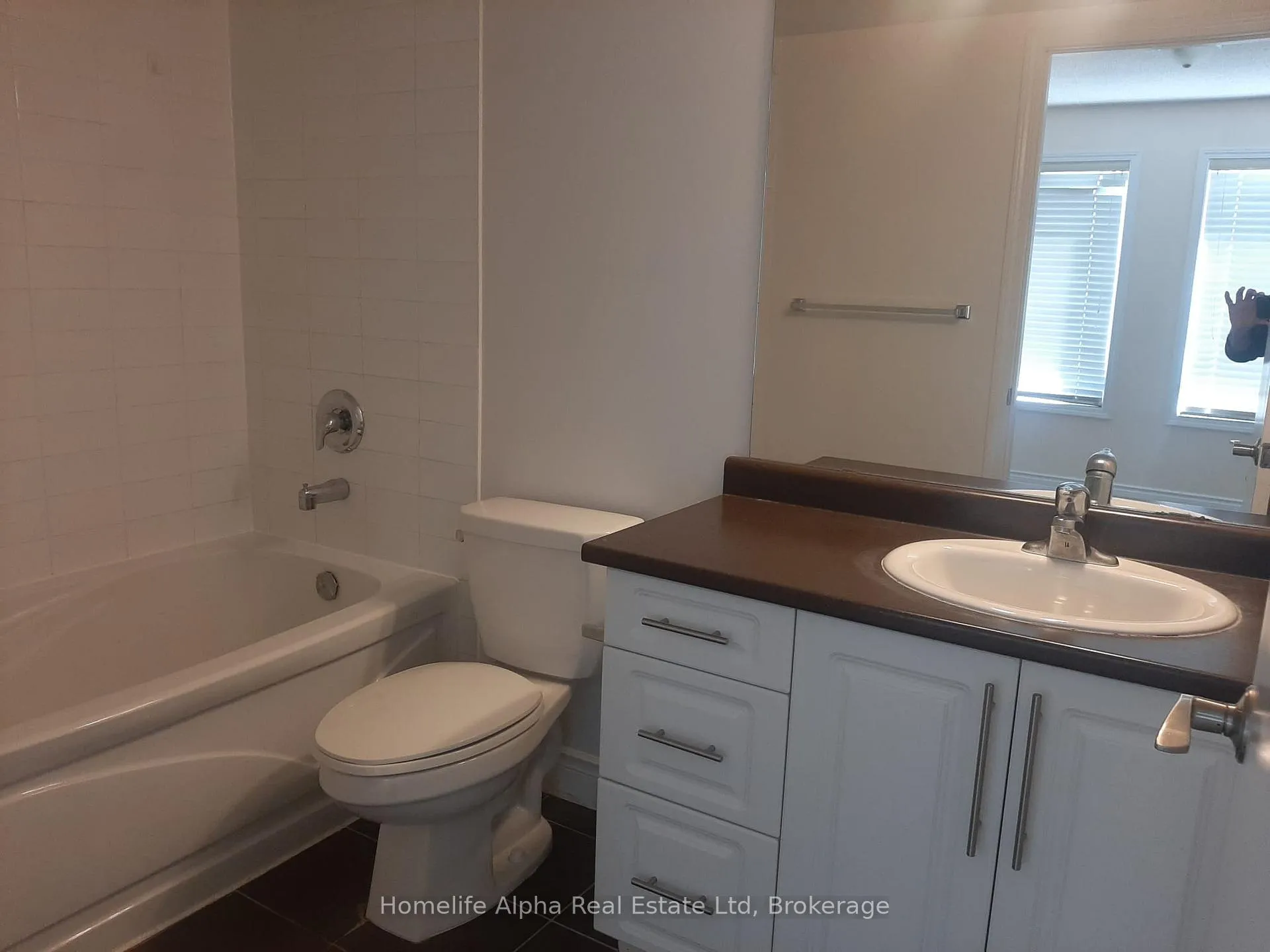 Photo 5 of Unit 104, 35 Richgrove Drive W, Etobicoke, Willowridge-Martingrove-Richview — HOMEH