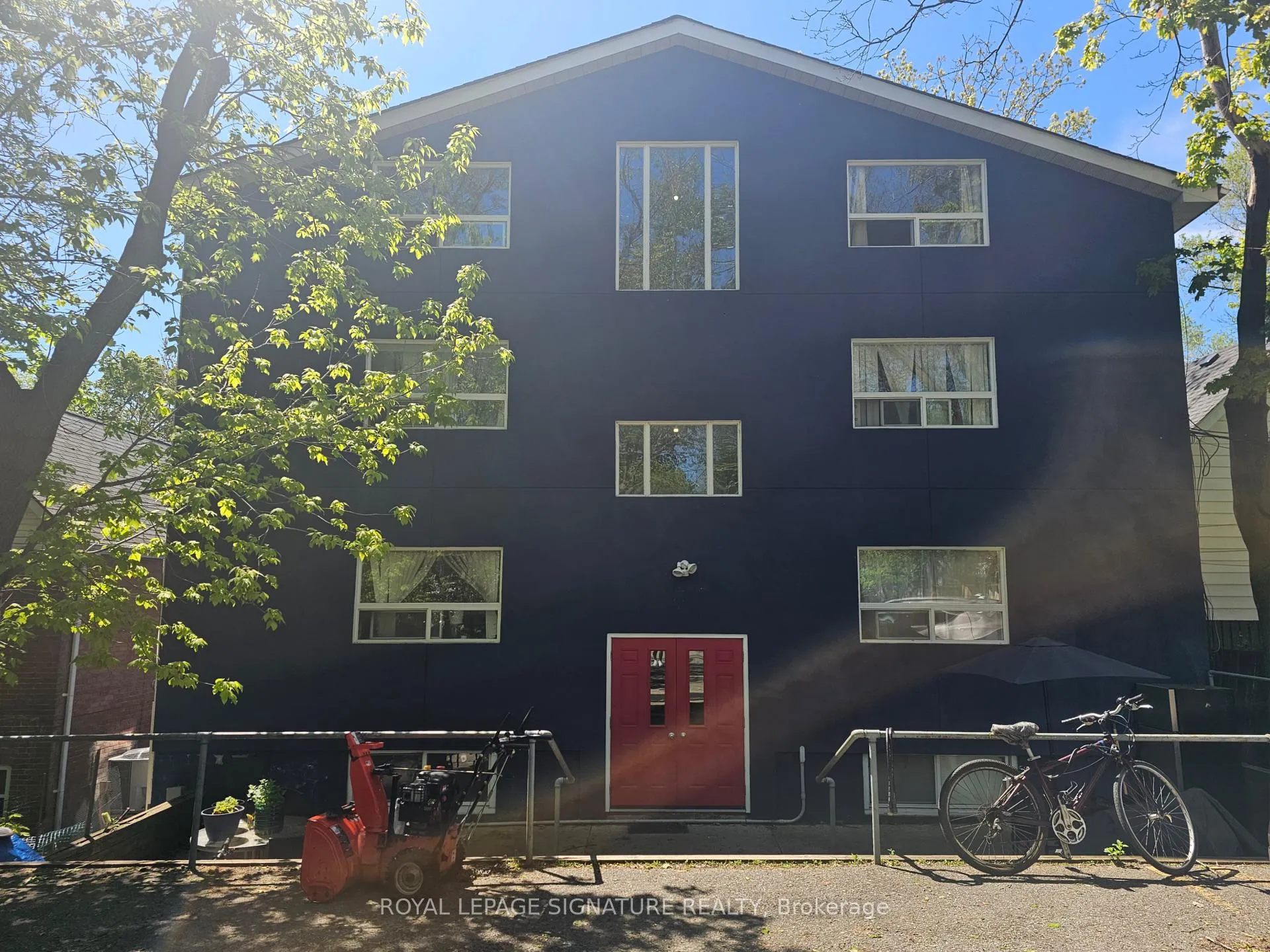 Front of Unit 2, 10 Ivy Avenue
