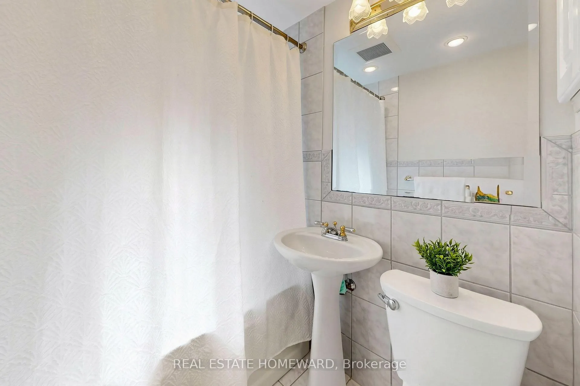 Photo 7 of 40 Donora Drive, Toronto, Crescent Town — HOMEH