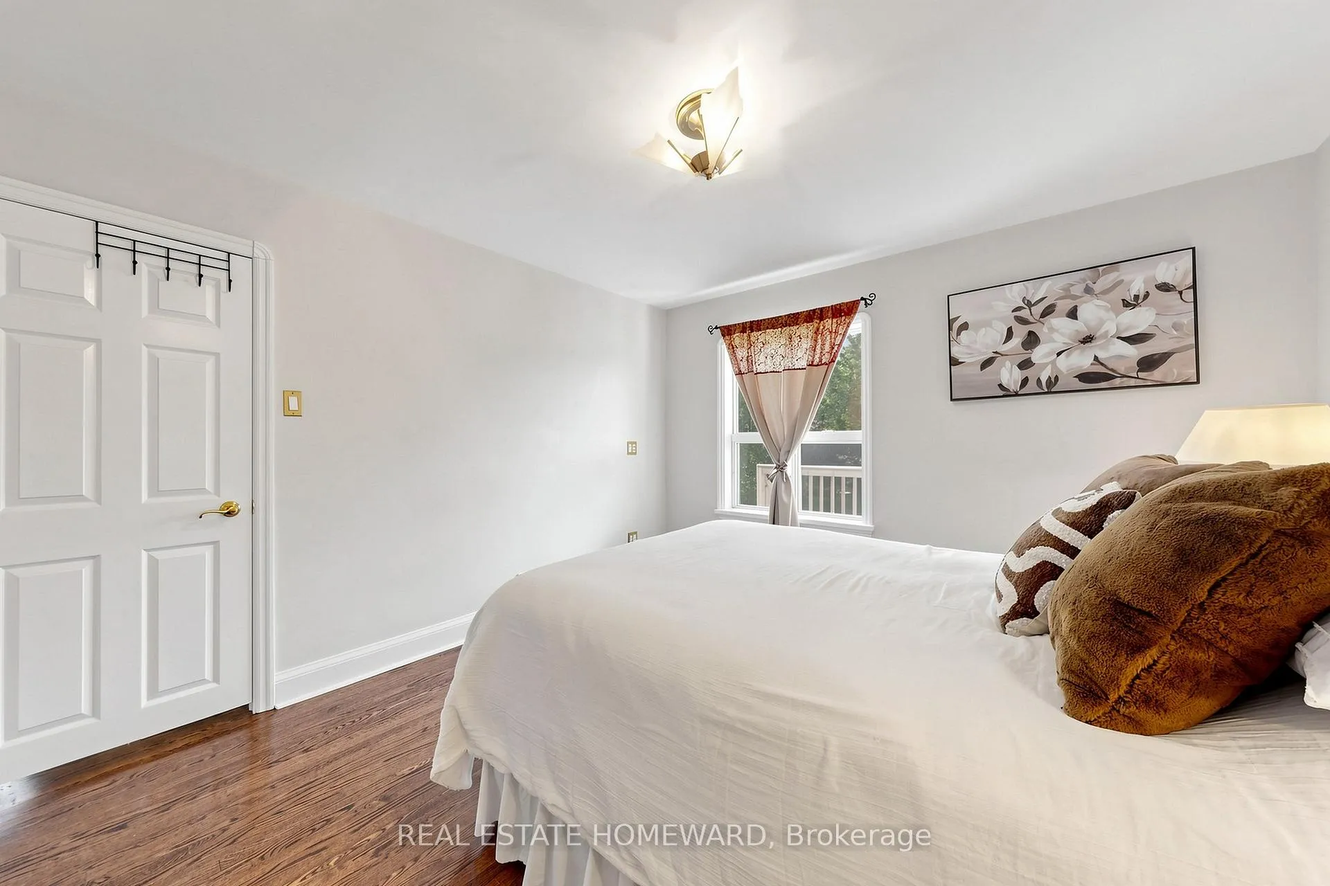 Photo 14 of 40 Donora Drive, Toronto, Crescent Town — HOMEH